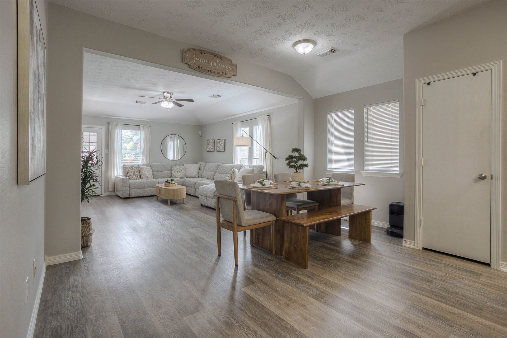 5049 Willow Point Drive, Conroe, TX 77303 5049 Willow Point Drive, Conroe, TX 77303