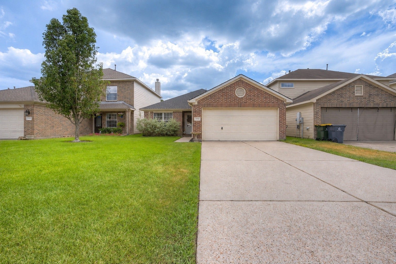5049 Willow Point Drive, Conroe, TX 77303 5049 Willow Point Drive, Conroe, TX 77303