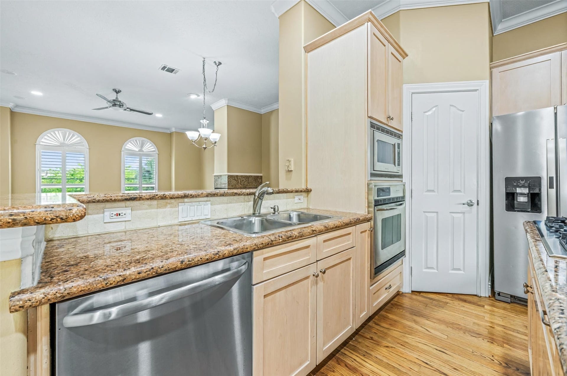 2604 Chenevert Street, Houston, TX 77004 The kitchen offers a built in oven and microwave with a full pantry