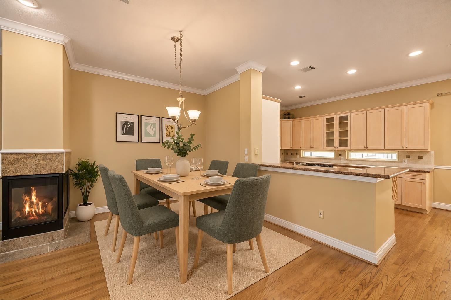 2604 Chenevert Street, Houston, TX 77004 The dining room opens to the kitchen and space for bar stools - Virtually staged