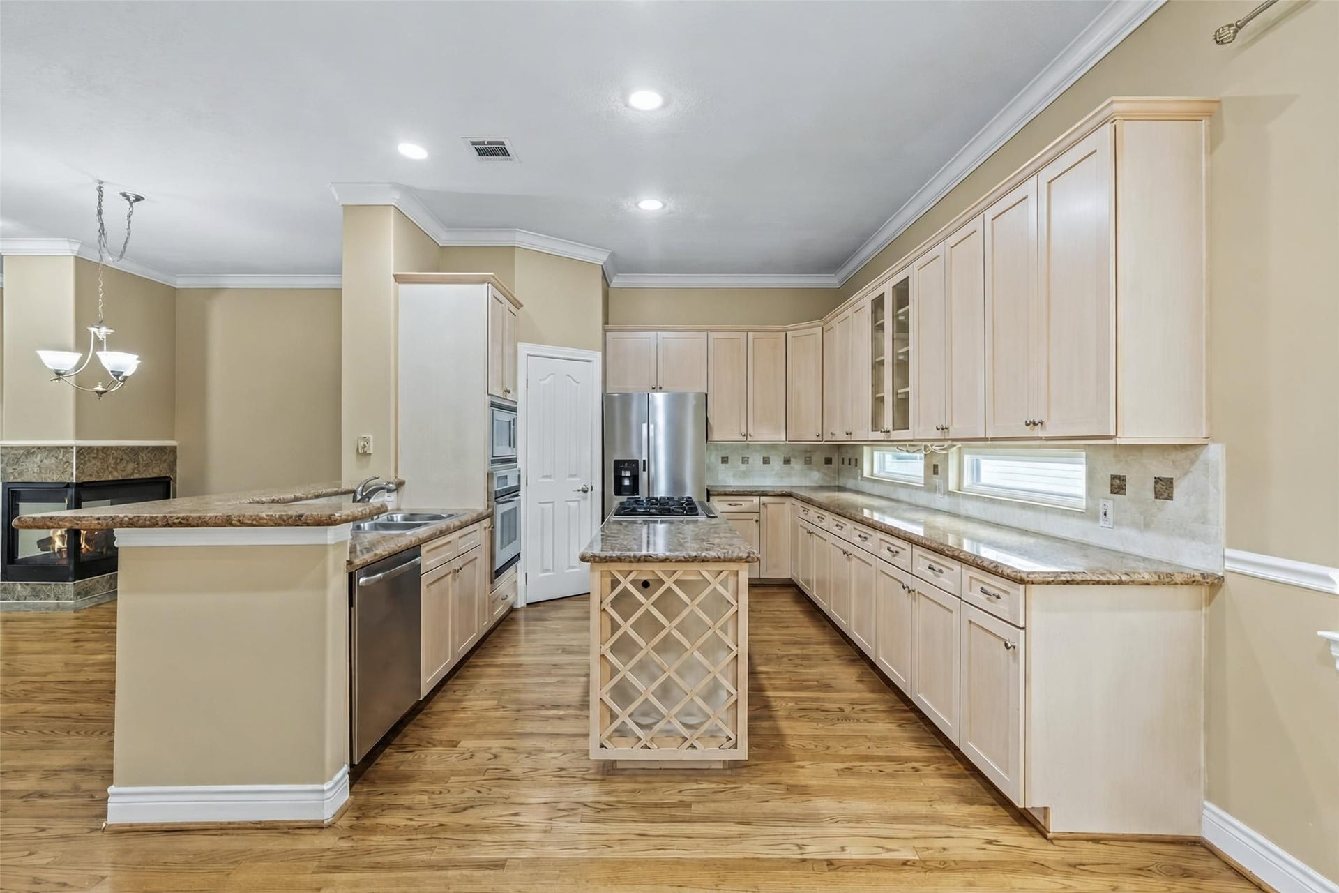 2604 Chenevert Street, Houston, TX 77004 The kitchen is large with ample counter and cabinet space for all your cooking needs!