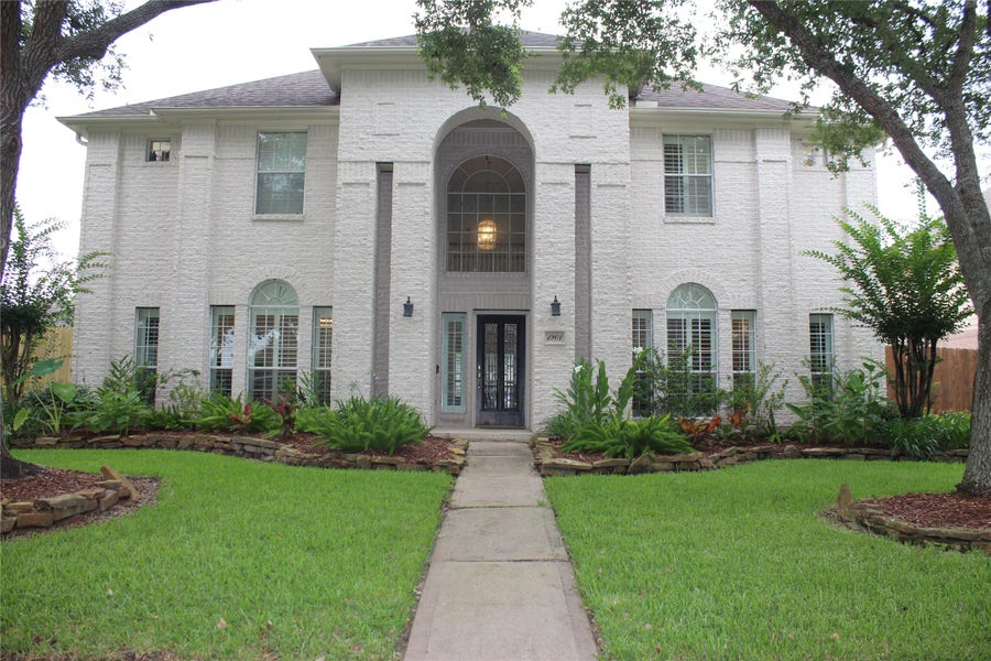 Property photo for 1901 Edgewater Drive, Friendswood, TX