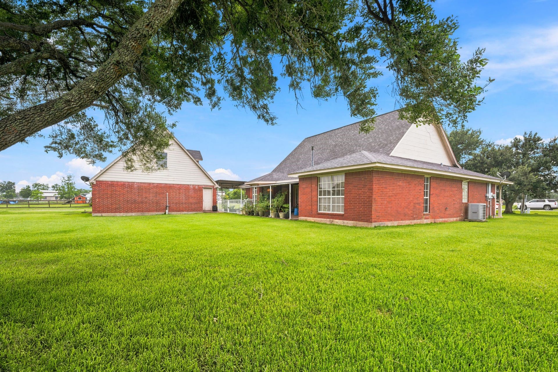 2203 Shouse Road, Santa Fe, TX 77510 2203 Shouse Road, Santa Fe, TX 77510
