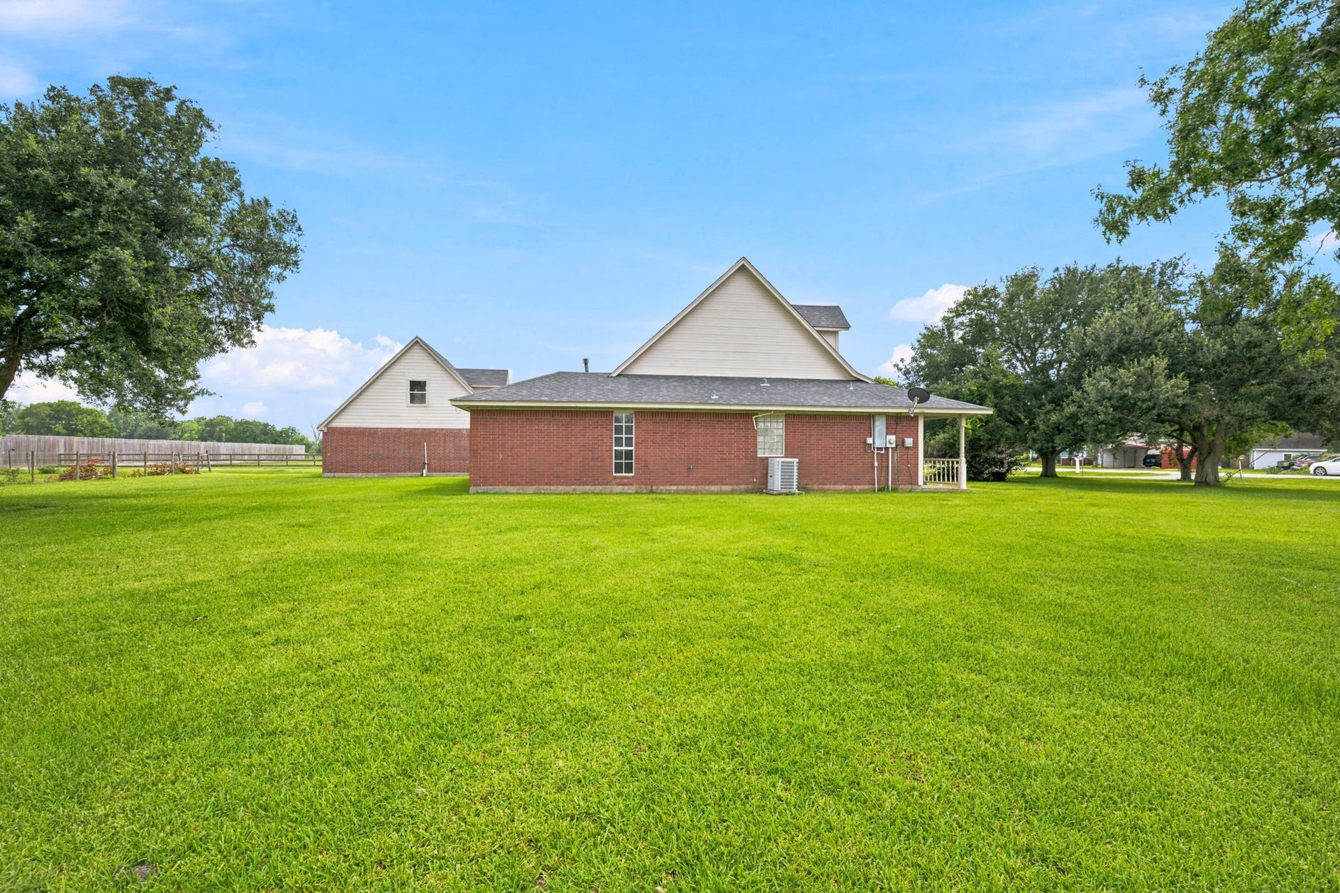 2203 Shouse Road, Santa Fe, TX 77510 2203 Shouse Road, Santa Fe, TX 77510