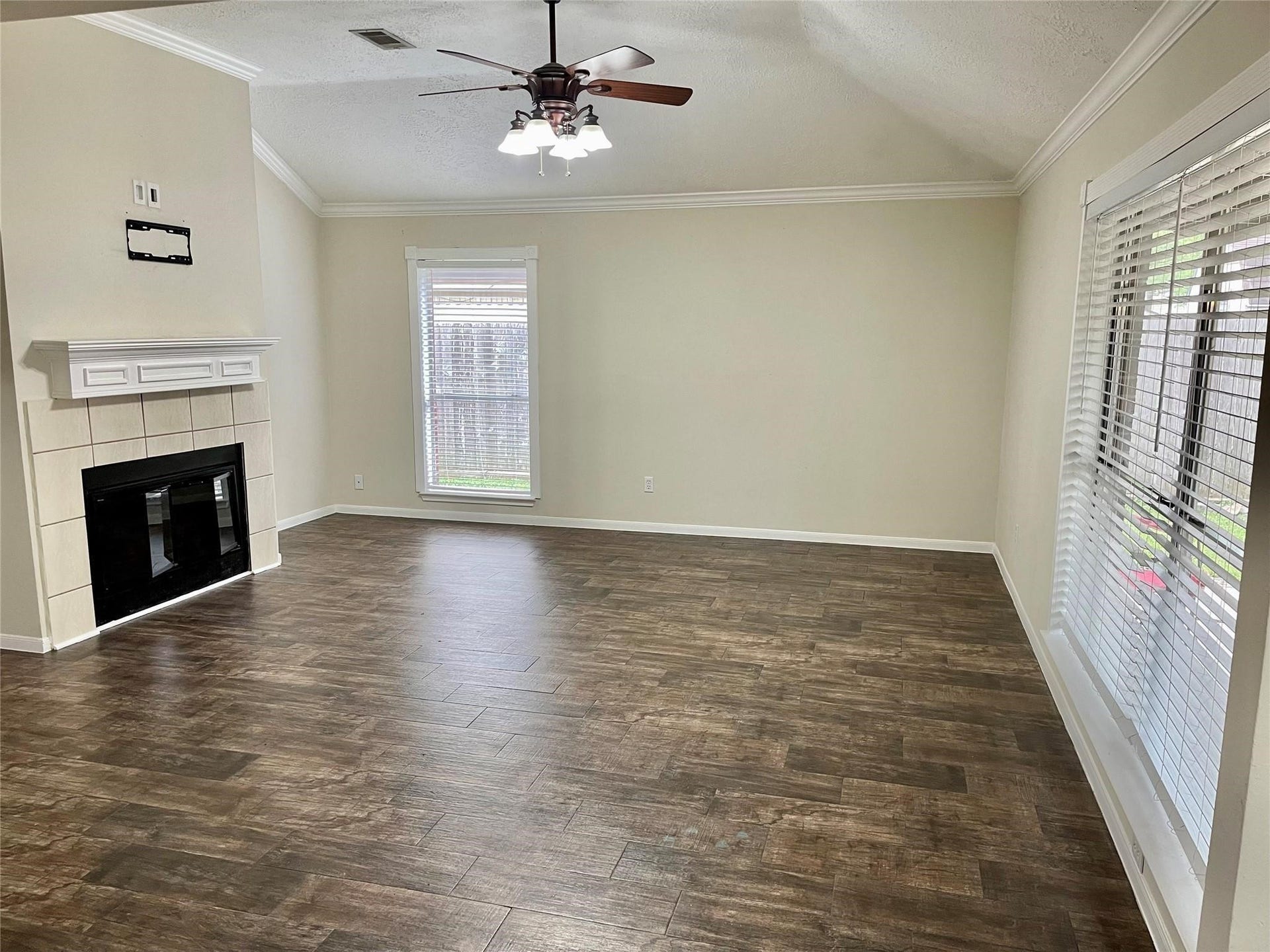 2216 Westminister Street, Pearland, TX 77581 Beautiful living room with gas fireplace