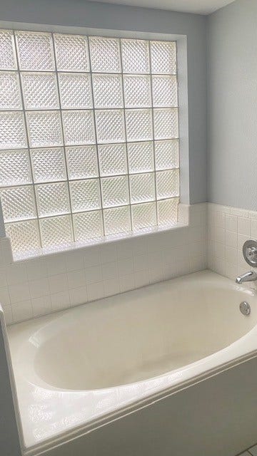 2216 Westminister Street, Pearland, TX 77581 Master Garden Tub