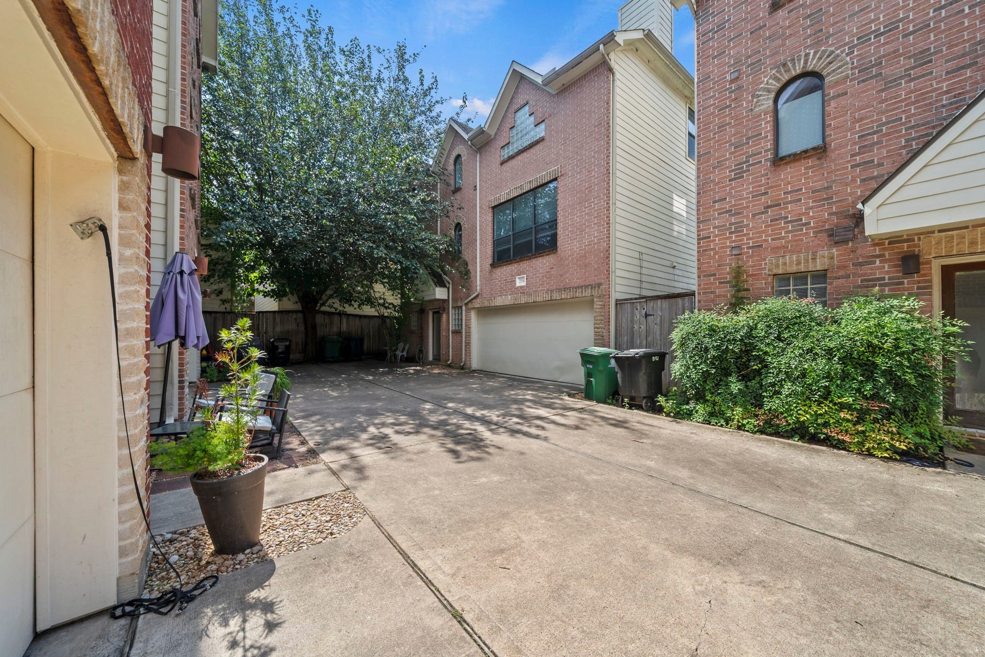 2154 Arabelle Street, Houston, TX 77007 Front of home