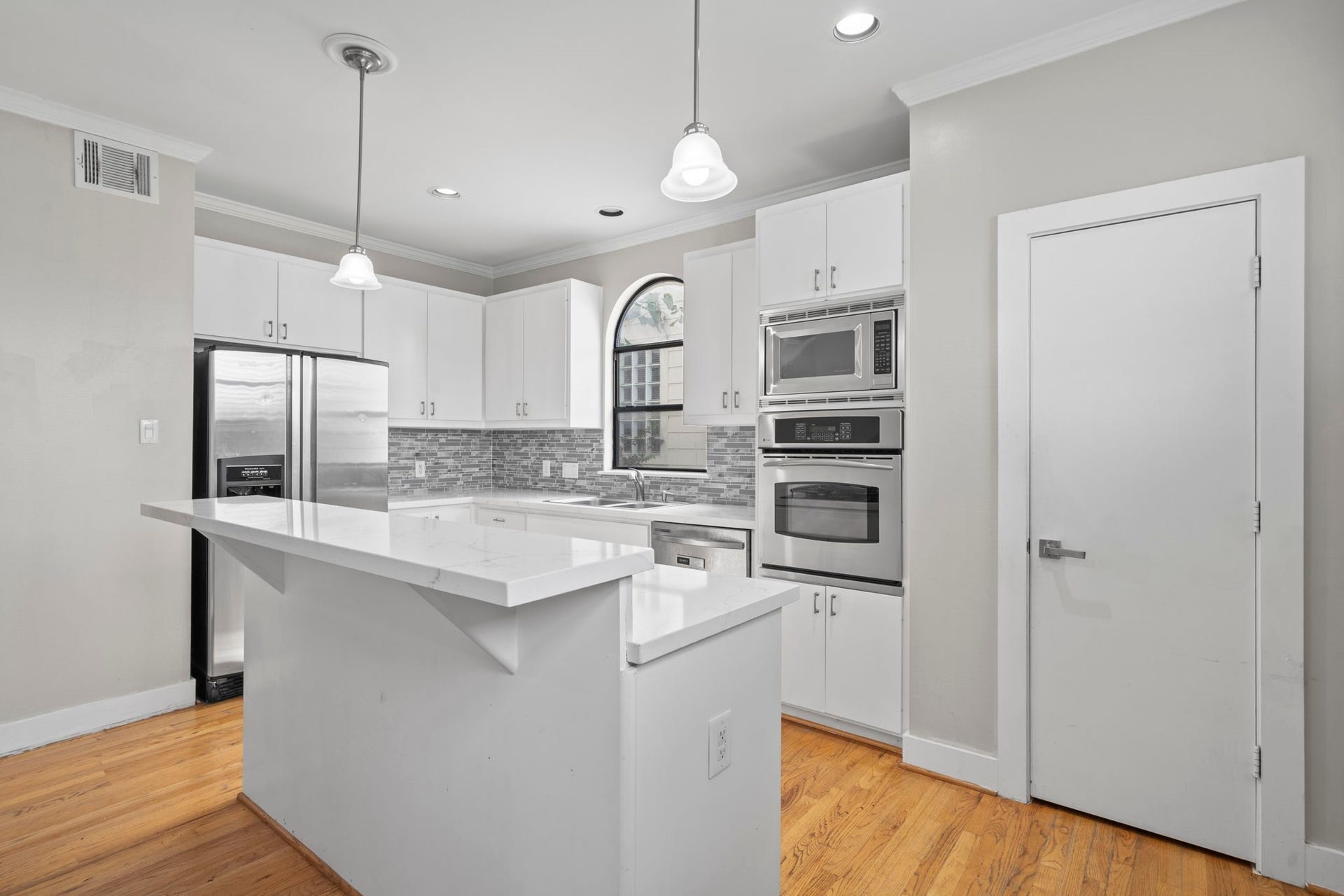 2154 Arabelle Street, Houston, TX 77007 Kitchen