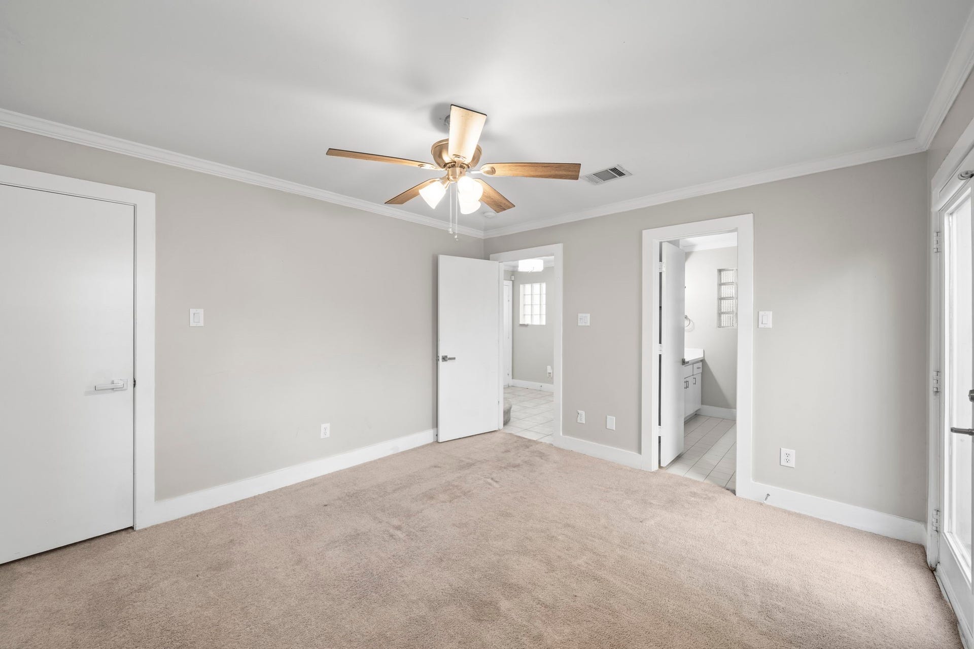 2154 Arabelle Street, Houston, TX 77007 Bedroom - 1st floor