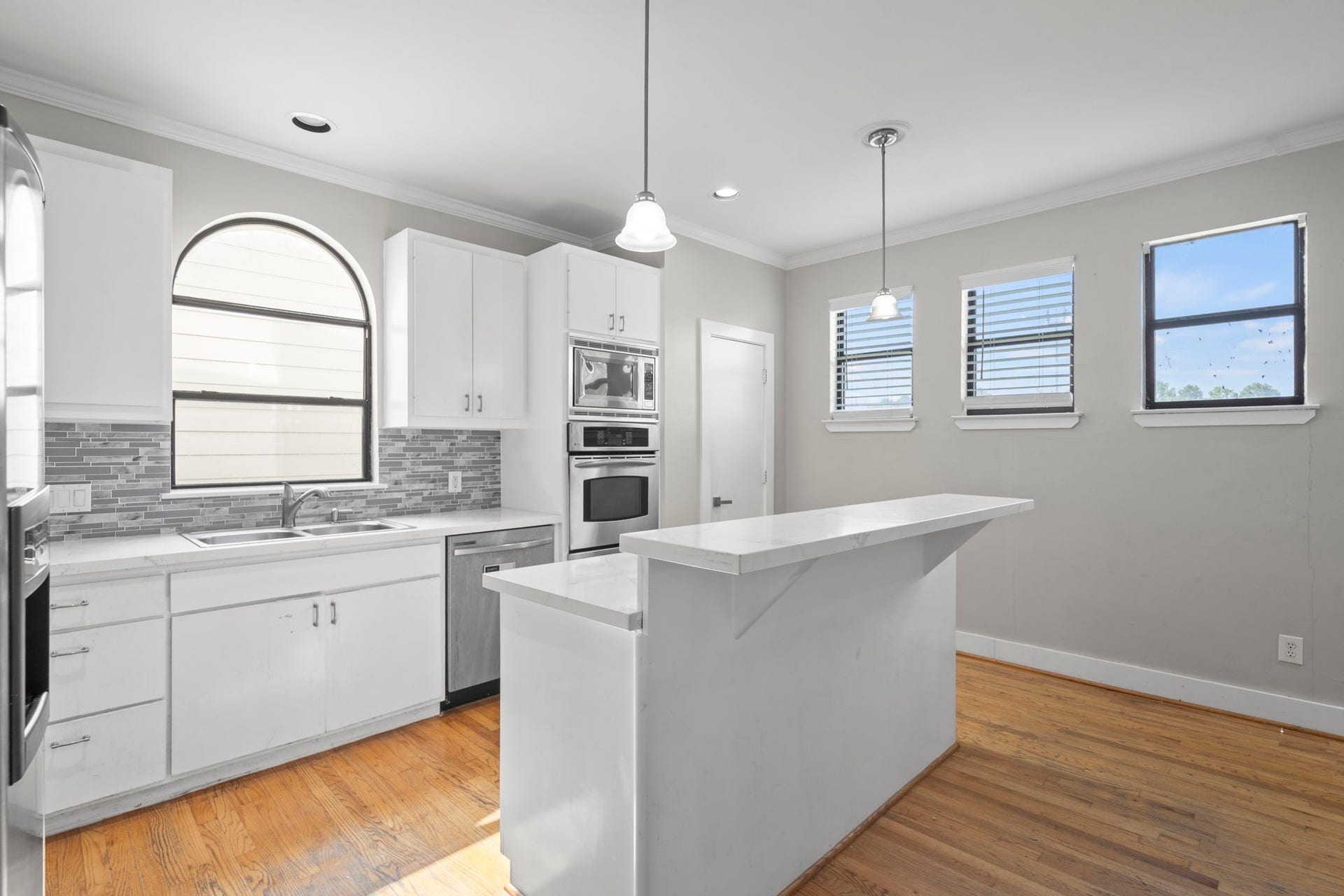 2154 Arabelle Street, Houston, TX 77007 Kitchen