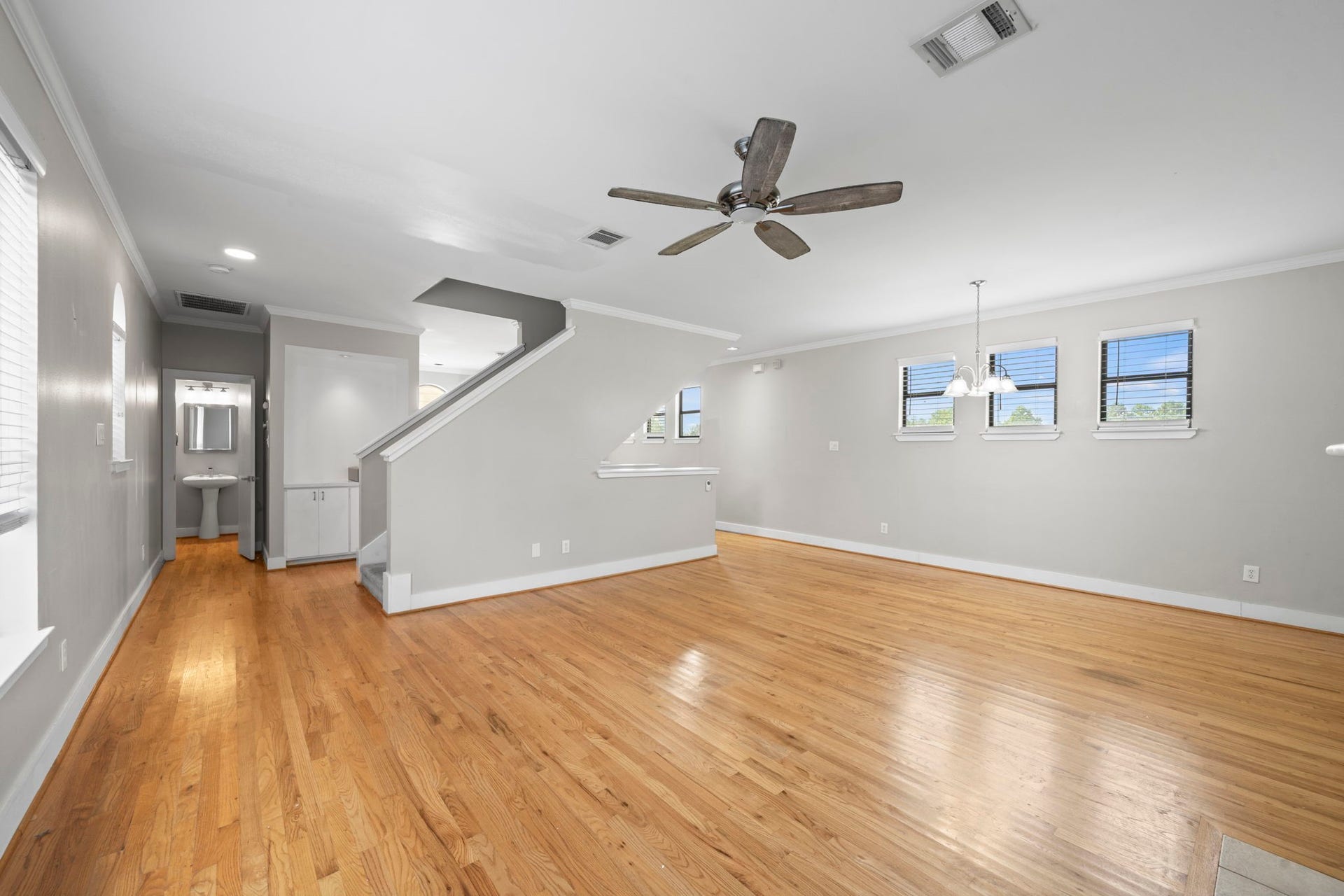 2154 Arabelle Street, Houston, TX 77007 Living / Dining