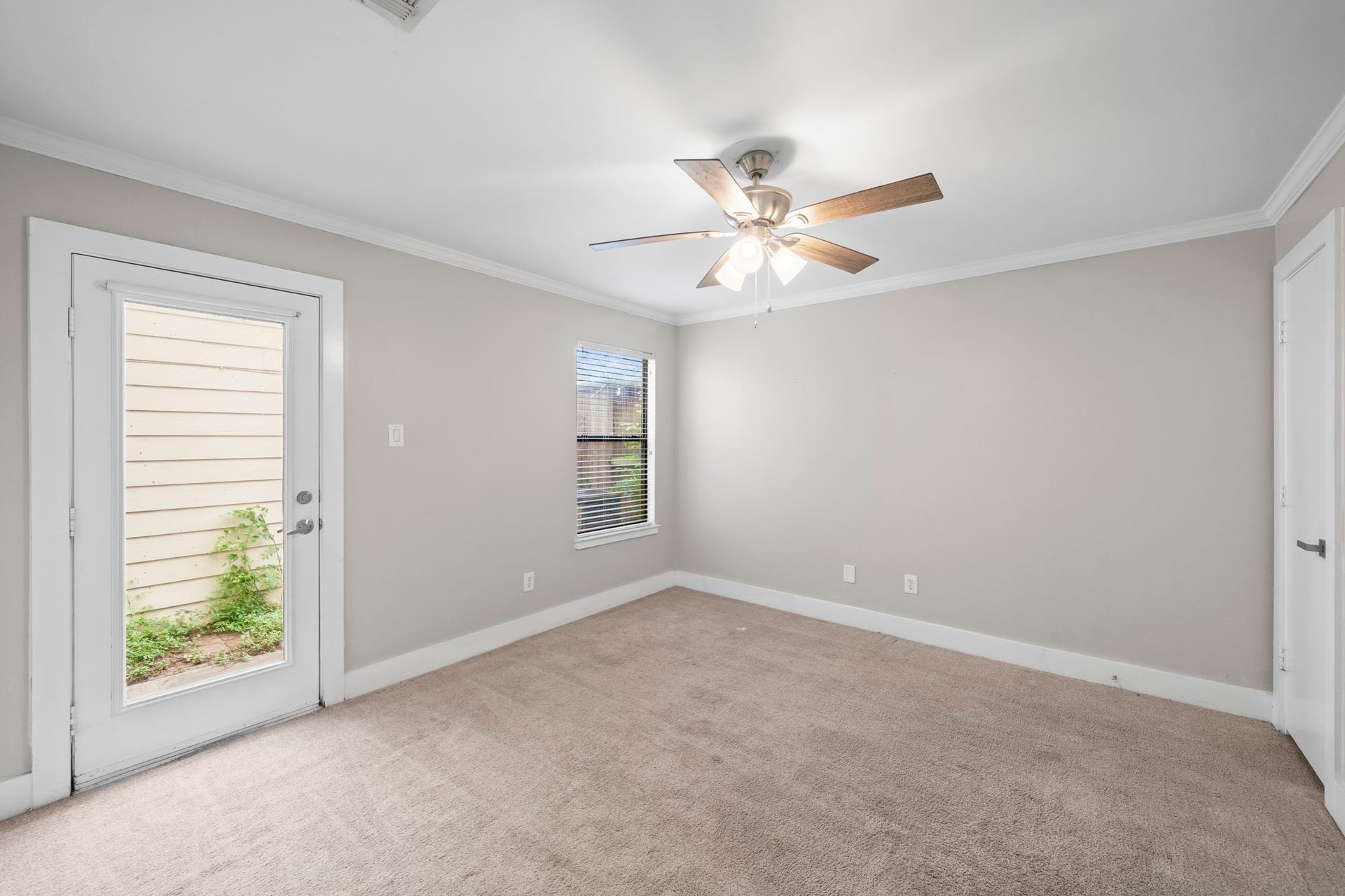2154 Arabelle Street, Houston, TX 77007 Bedroom - 1st floor