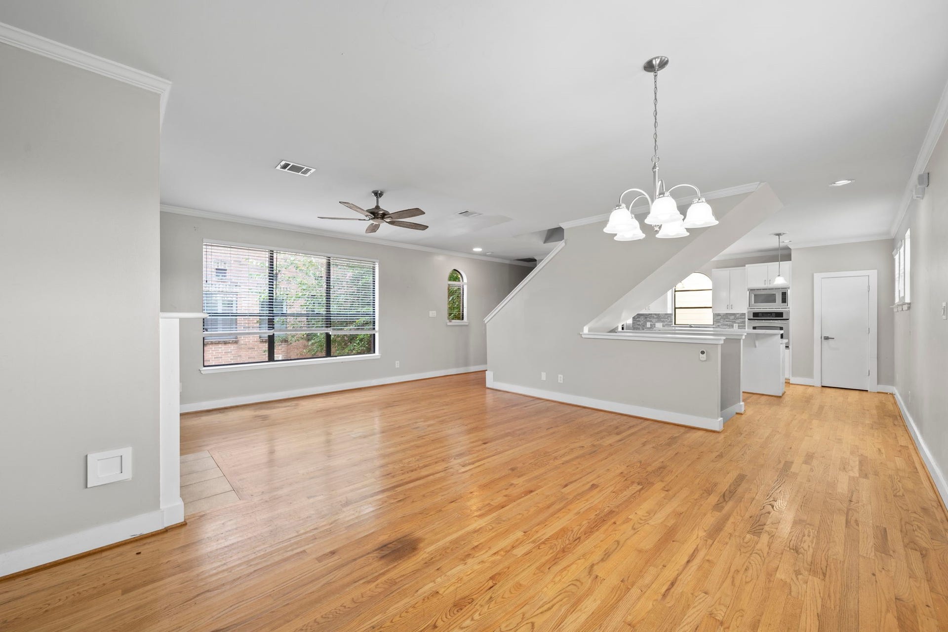 2154 Arabelle Street, Houston, TX 77007 Living / Dining