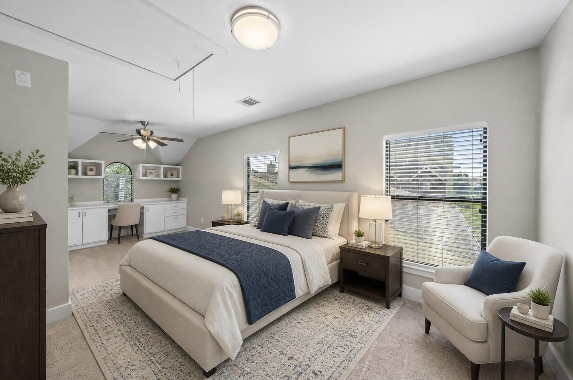 2154 Arabelle Street, Houston, TX 77007 The upstairs secondary bedroom offers a bright and flexible space on the same level as the primary suite. It can easily become a bedroom, office, nursery, or quiet lounge. Virtually staged.