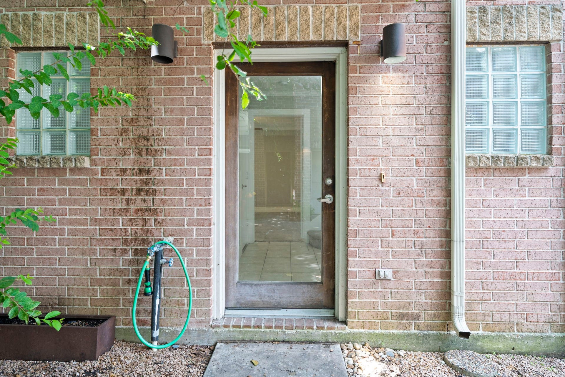 2154 Arabelle Street, Houston, TX 77007 Entrance / Front door