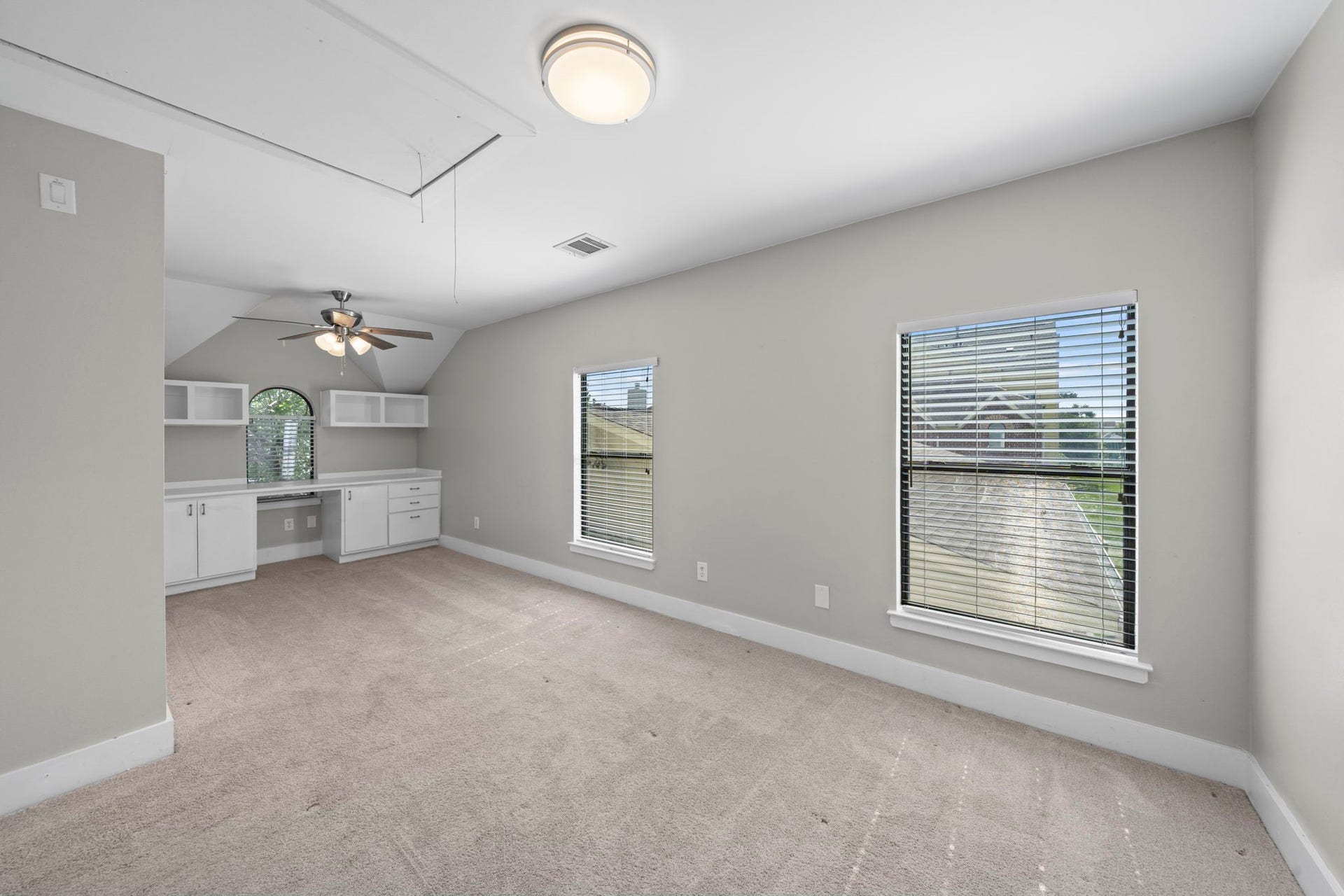 2154 Arabelle Street, Houston, TX 77007 Bedroom - Located on the third floor (Not primary)