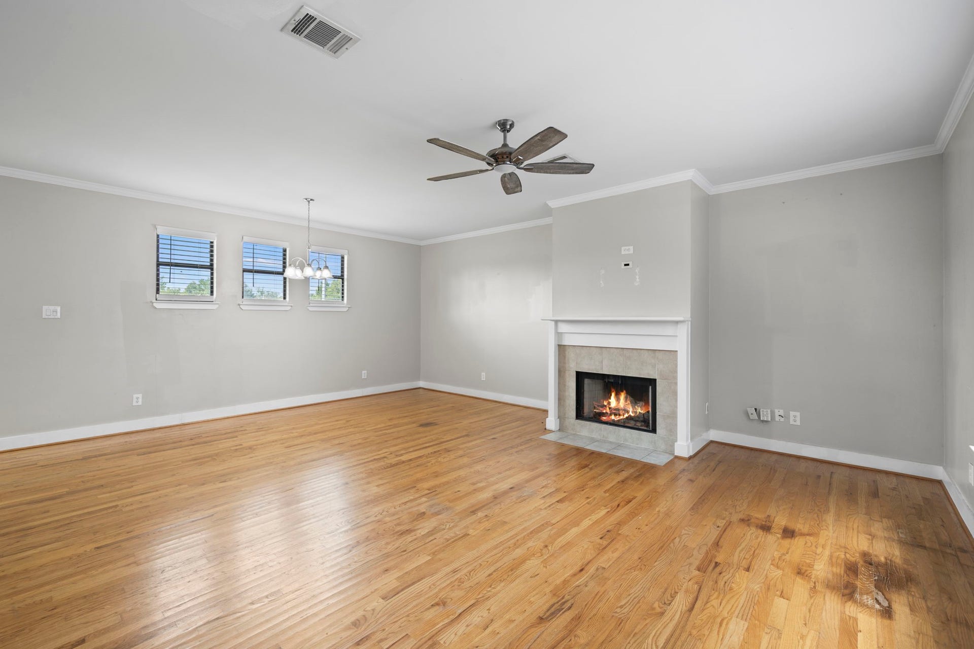 2154 Arabelle Street, Houston, TX 77007 Living / Dining