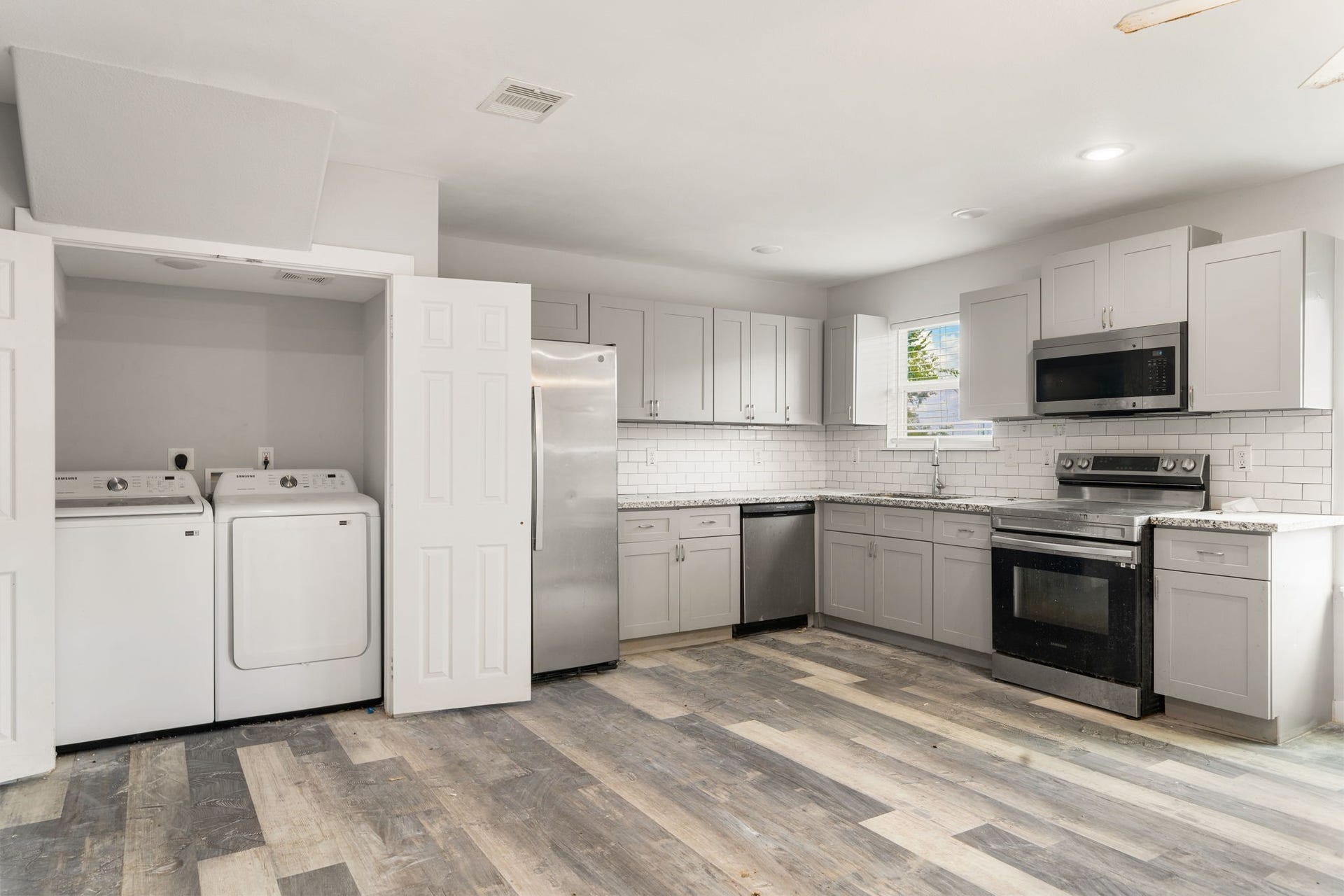 4114 Majestic Street, #A/B, Houston, TX 77026 4114 Majestic Street, #A/B, Houston, TX 77026