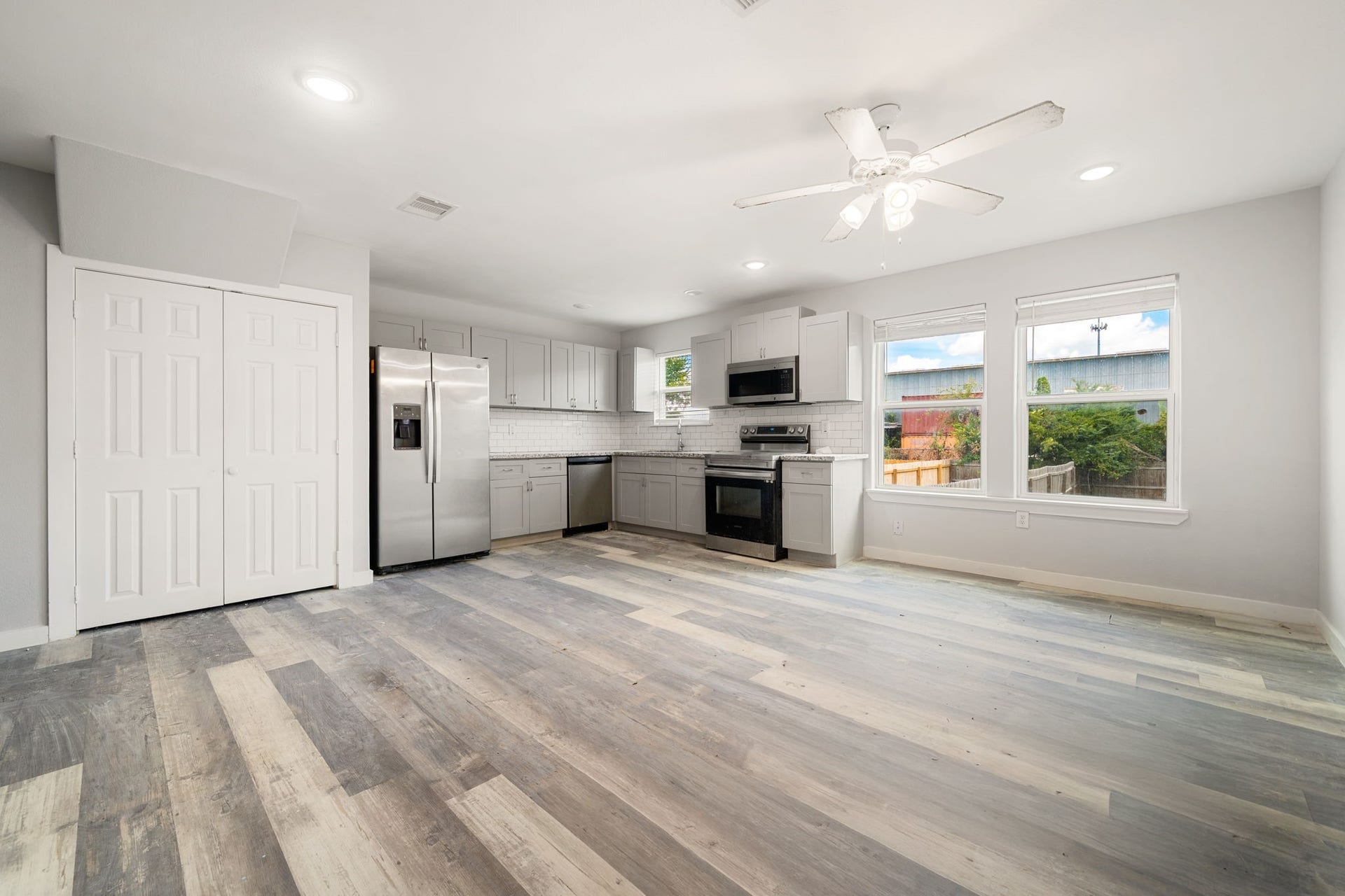 4114 Majestic Street, #A/B, Houston, TX 77026 4114 Majestic Street, #A/B, Houston, TX 77026