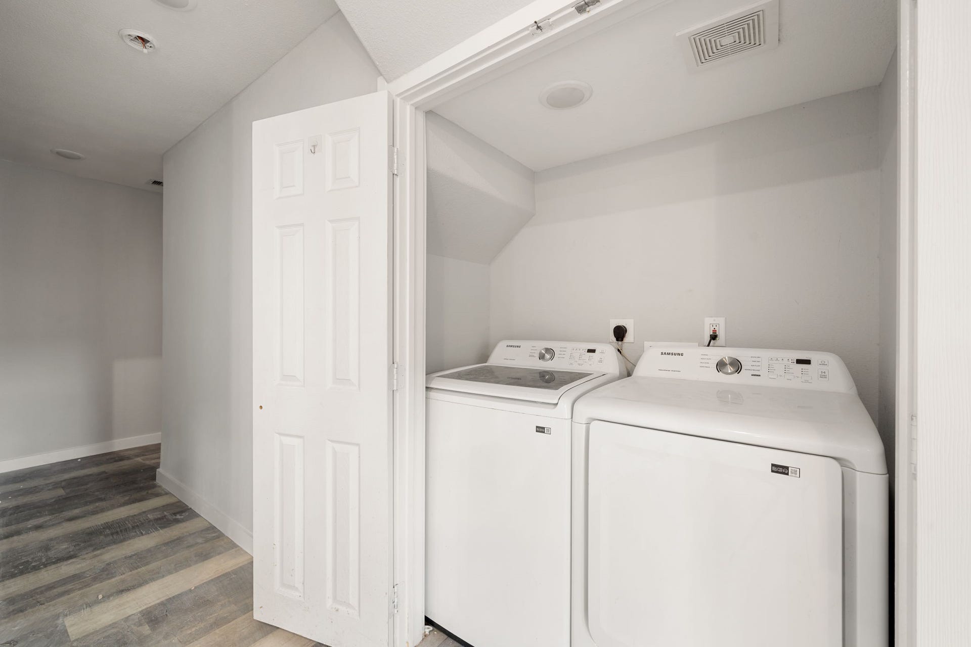 4114 Majestic Street, #A/B, Houston, TX 77026 4114 Majestic Street, #A/B, Houston, TX 77026