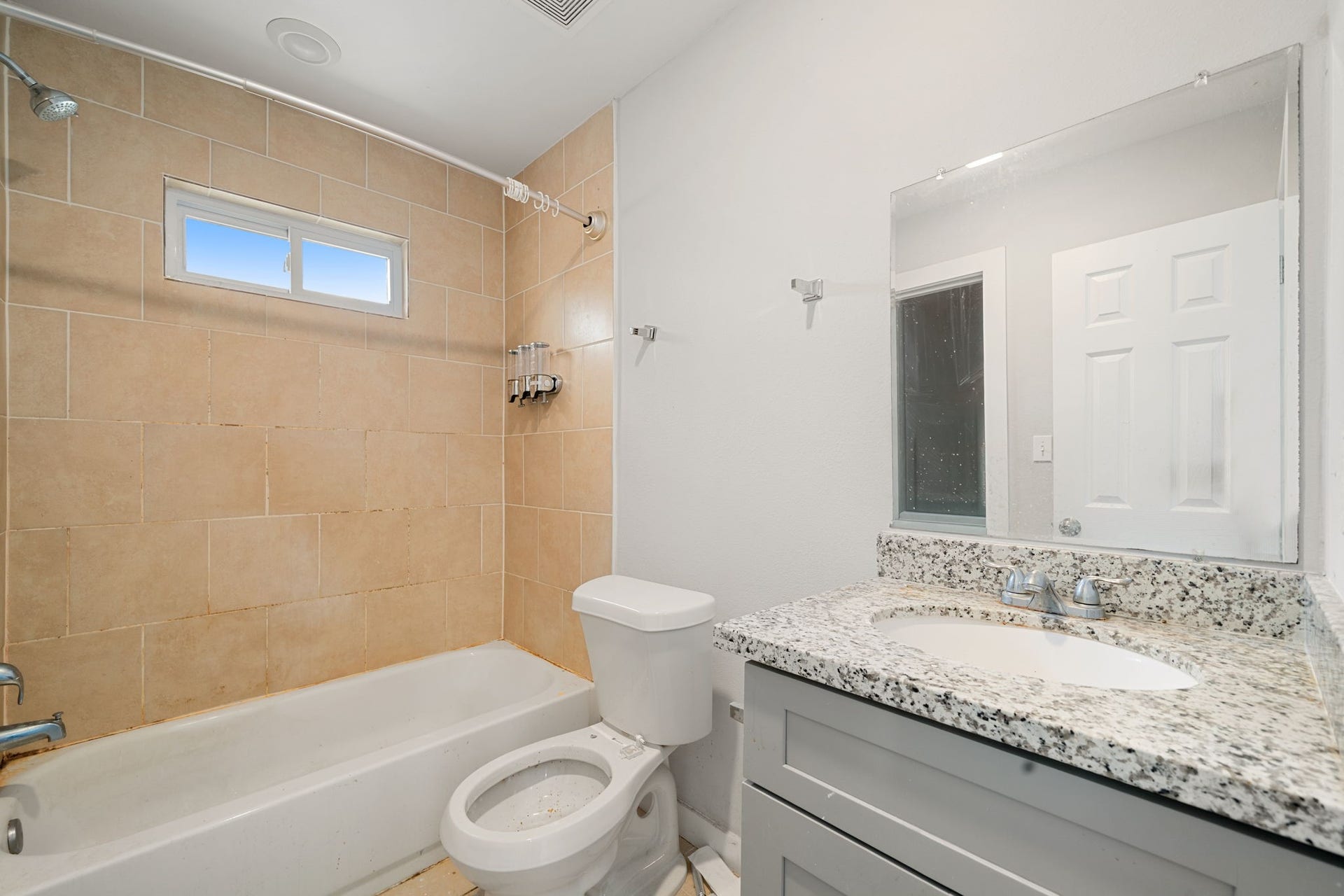 4114 Majestic Street, #A/B, Houston, TX 77026 4114 Majestic Street, #A/B, Houston, TX 77026