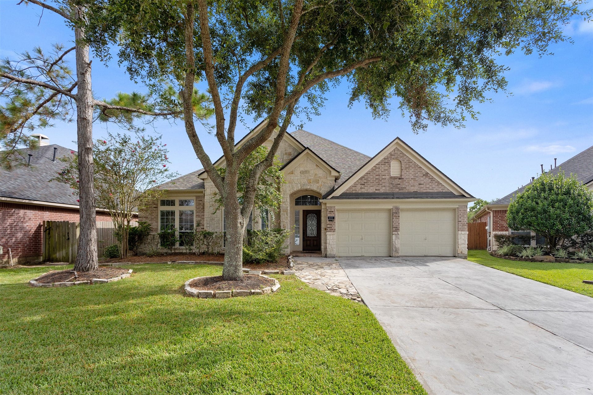 6111 Windsor Chase Lane, League City, TX 77573 NEW ROOF & NEW AC August 2026!!