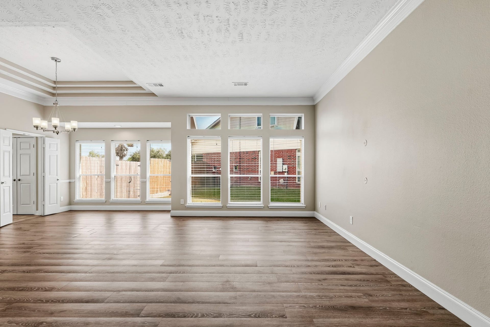 Flexible dining space perfect for everything from everyday meals to special gatherings.