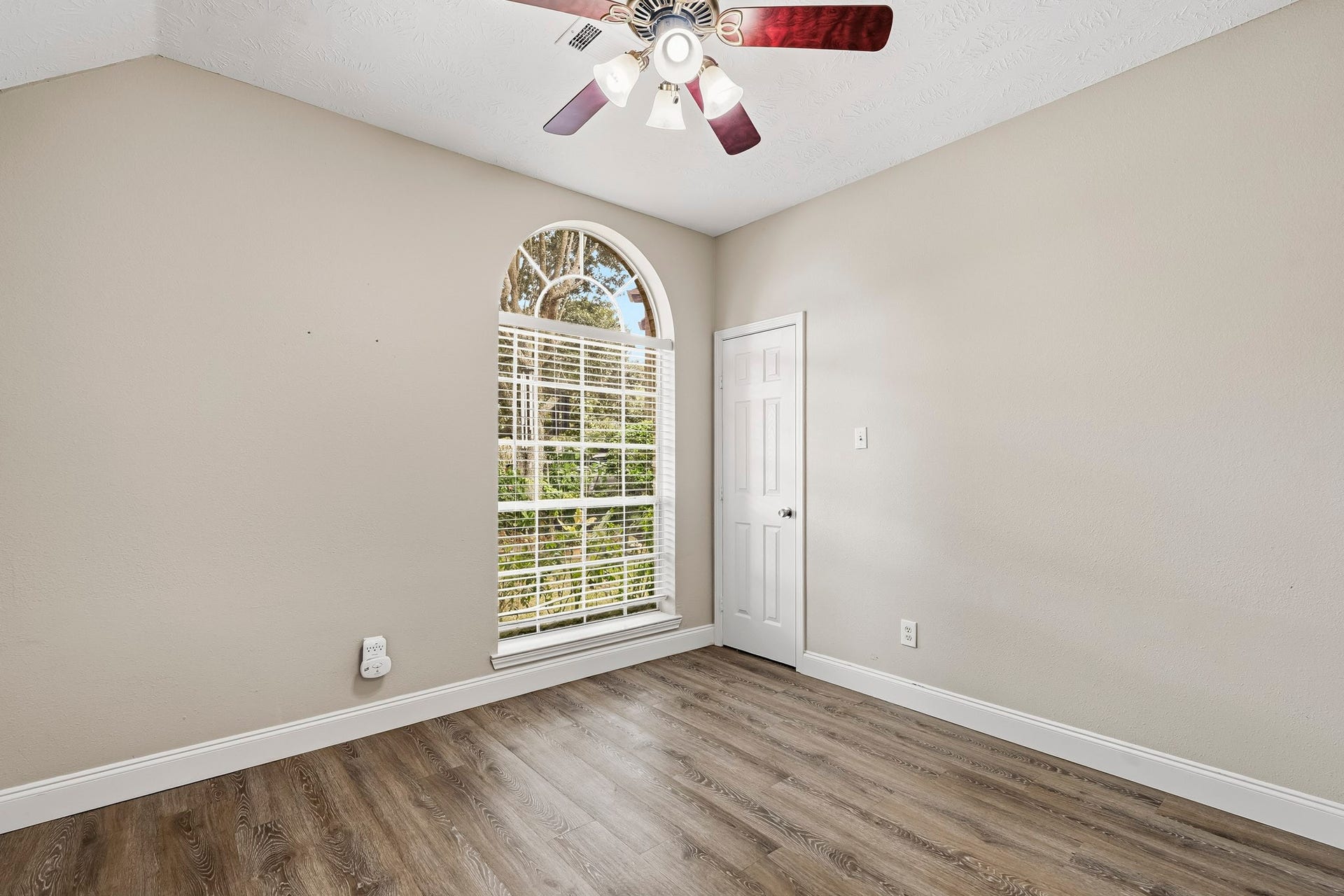 4151 S Nolan Drive, Pearland, TX 77584