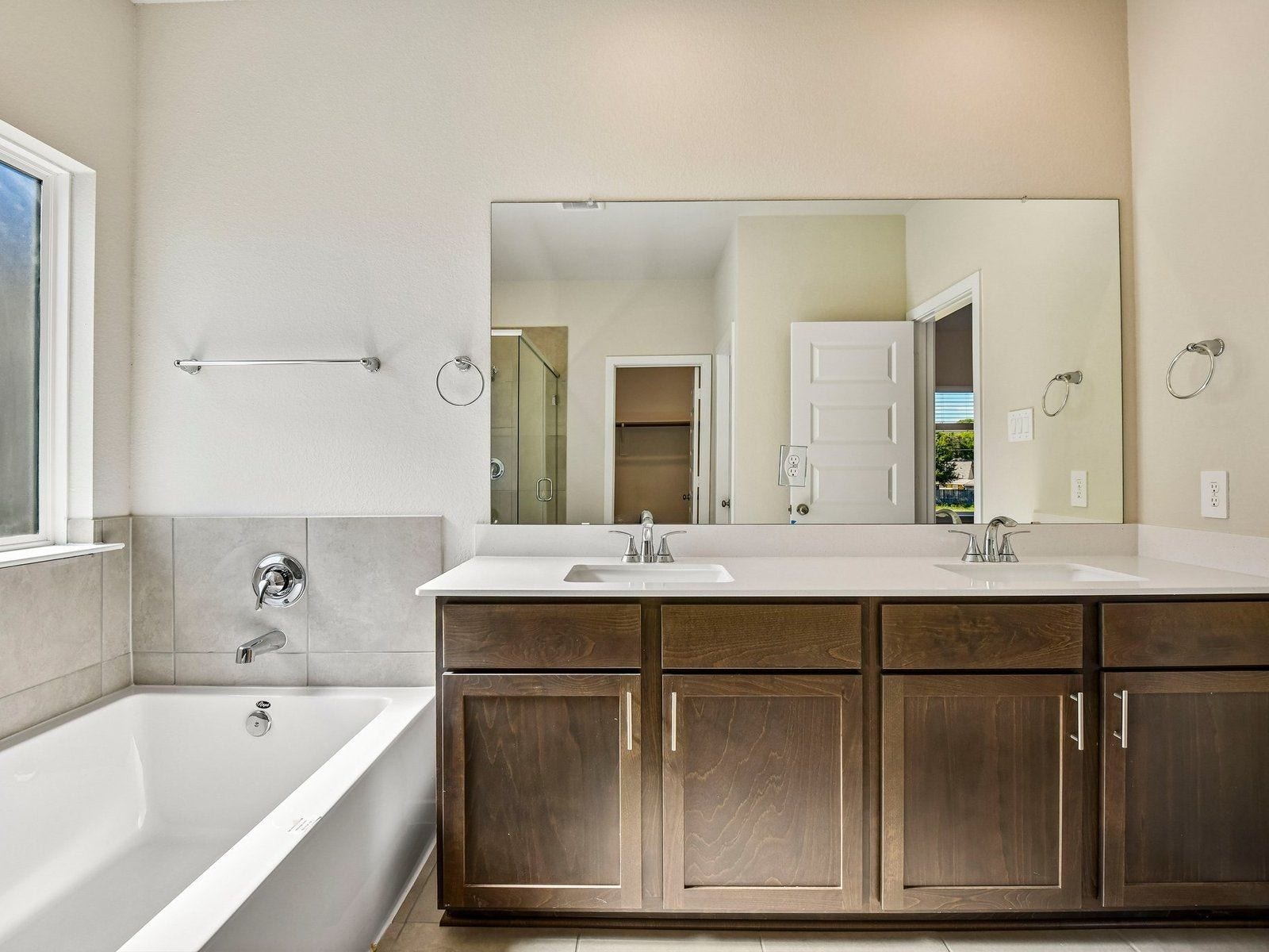 9147 Banpo Heights Drive, Cypress, TX 77433 Photo is not of the actual home, but is an inspirational photo of builder's model home and may depict options, furnishings, and/or decorator features that are not included.