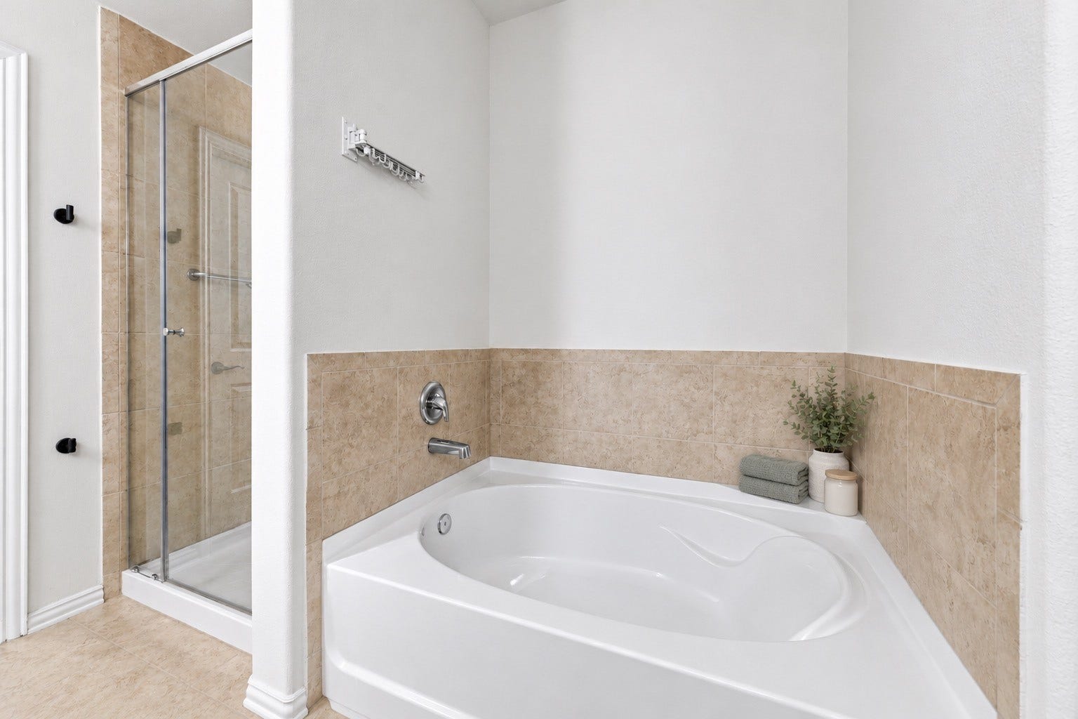 Unwind in this relaxing soaking tub and separate glass enclosed shower. Beautiful neutral tile finishes create a peaceful, spa like retreat right at home!