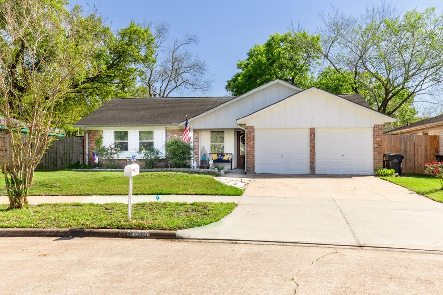 Property photo for 13755 Shirebrook Drive N, Sugar Land, TX