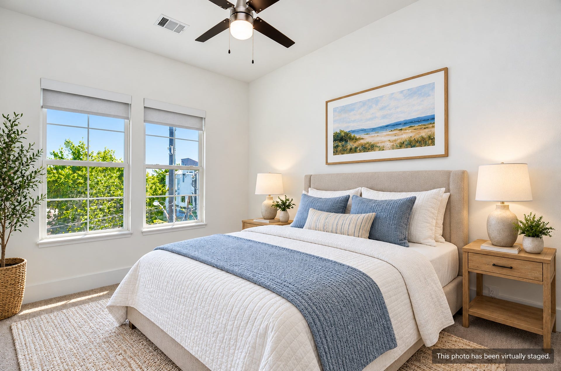 204 Burr Street, #G, Houston, TX 77011 The second bedroom is located upstairs and has plush carpet and views of the side street.