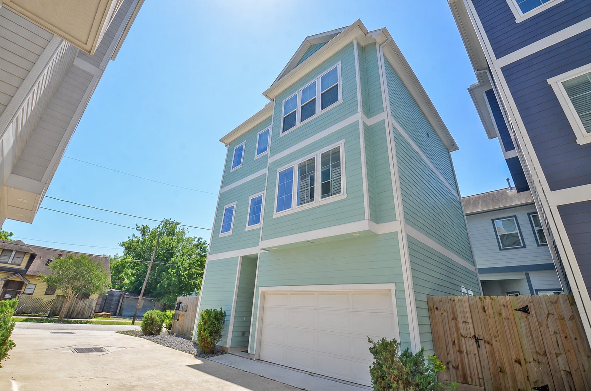 204 Burr Street, #G, Houston, TX 77011 Large low-e energy efficient windows throughout the exterior allow for abundant natural light inside, the 2-car garage allows for secure, off street parking, and a privacy fence gives just enough outdoor space for your grilling, child and pet needs.