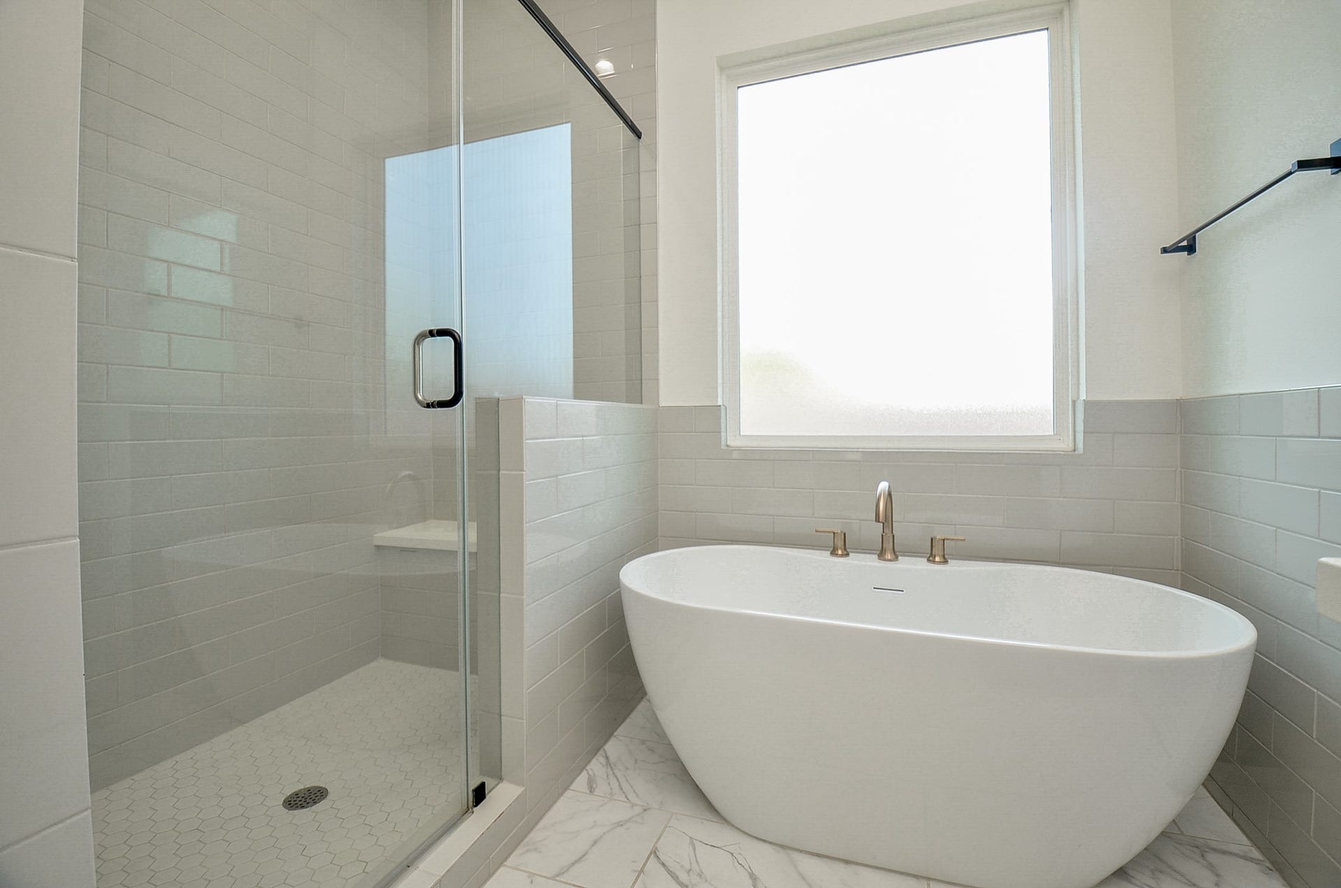 204 Burr Street, #G, Houston, TX 77011 The primary bath includes a freestanding soaking tub and separate glass-enclosed shower.