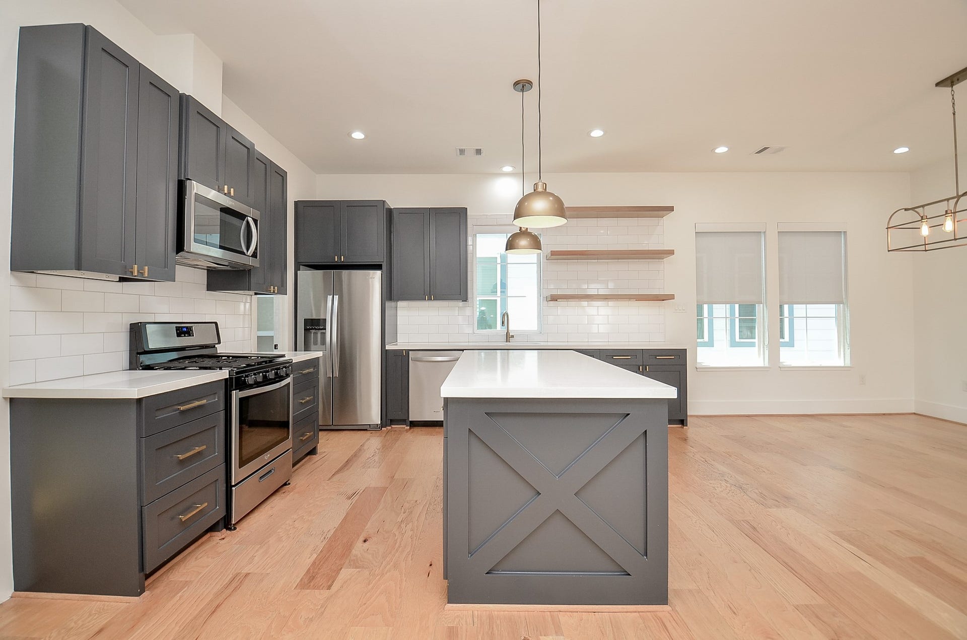 204 Burr Street, #G, Houston, TX 77011 Quartz counters, gas cooking, and a generous island anchor the kitchen.