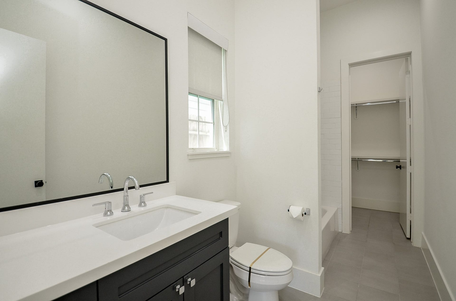 204 Burr Street, #G, Houston, TX 77011 A full bath and walk-in closet serve the first-floor bedroom.
