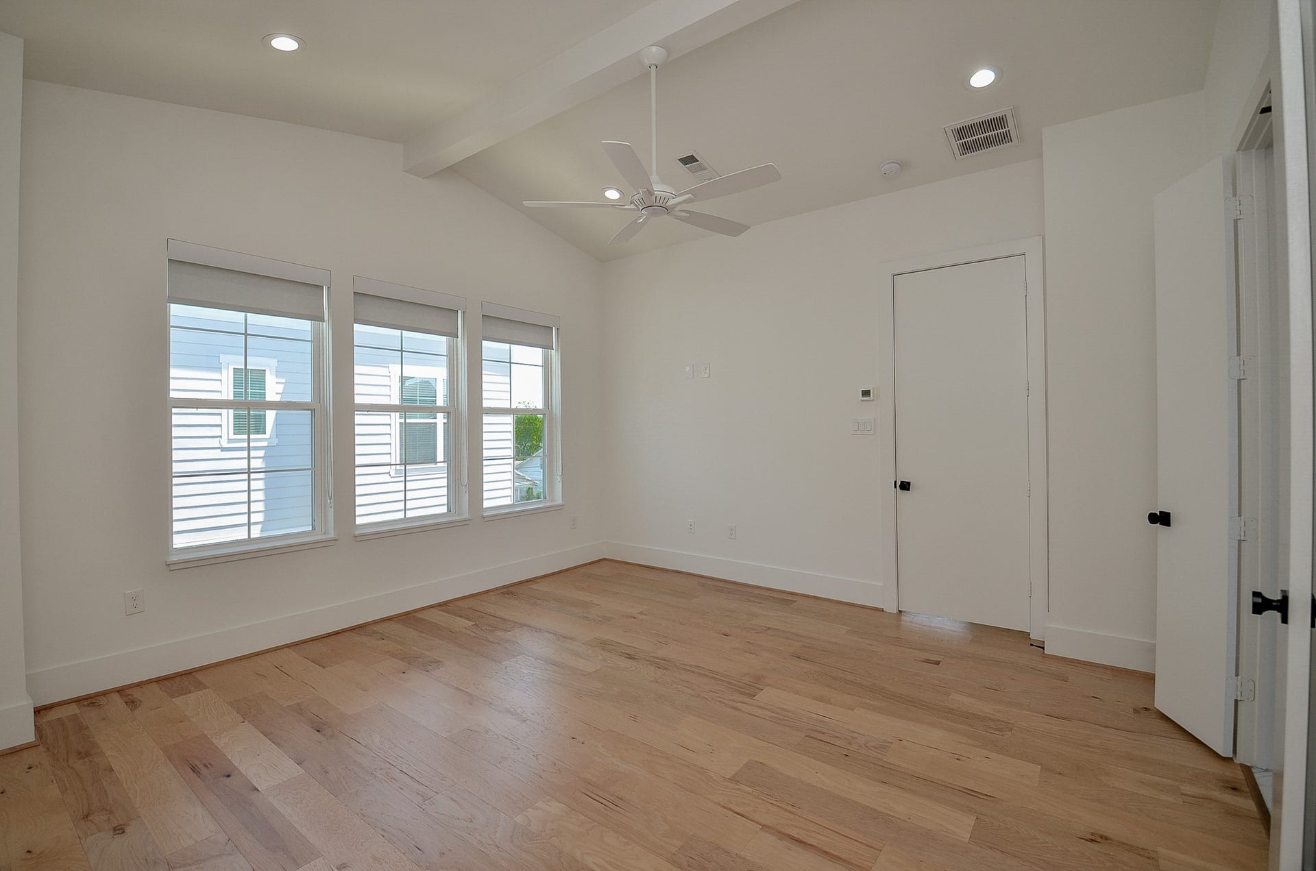 204 Burr Street, #G, Houston, TX 77011 An unfurnished view of the primary bedroom shows its windows, flooring, and available space.