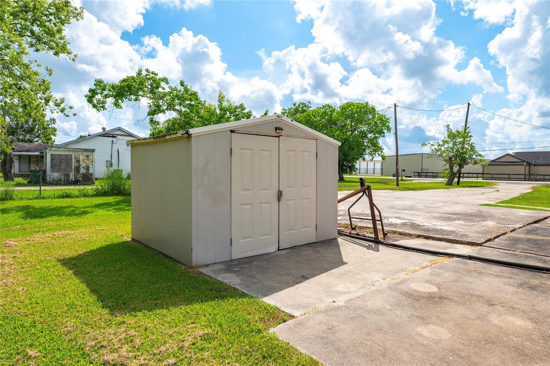 1857 County Road 99, Alvin, TX 77511 1857 County Road 99, Alvin, TX 77511