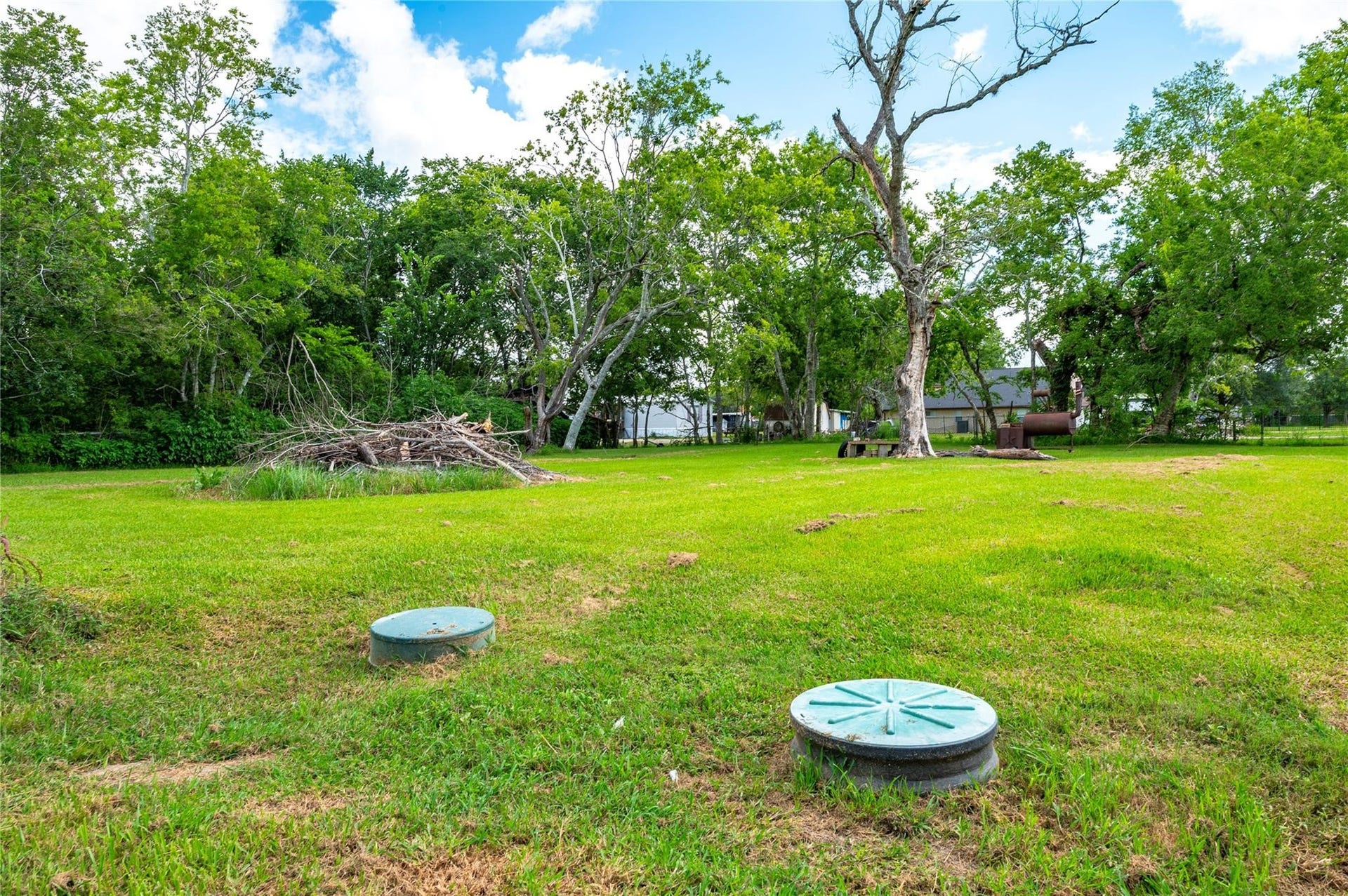1857 County Road 99, Alvin, TX 77511 1857 County Road 99, Alvin, TX 77511