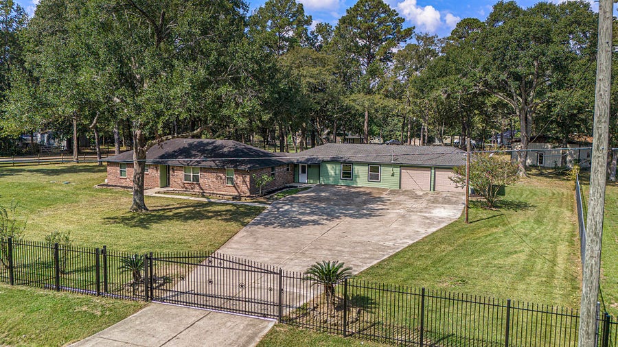 Property photo for 31803 Pleasant Valley Road, Magnolia, TX