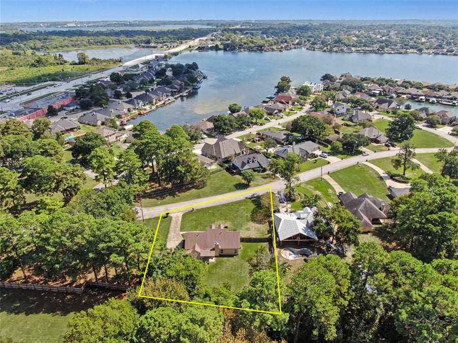 Property photo for 12961 Pelican Boulevard, Willis, TX