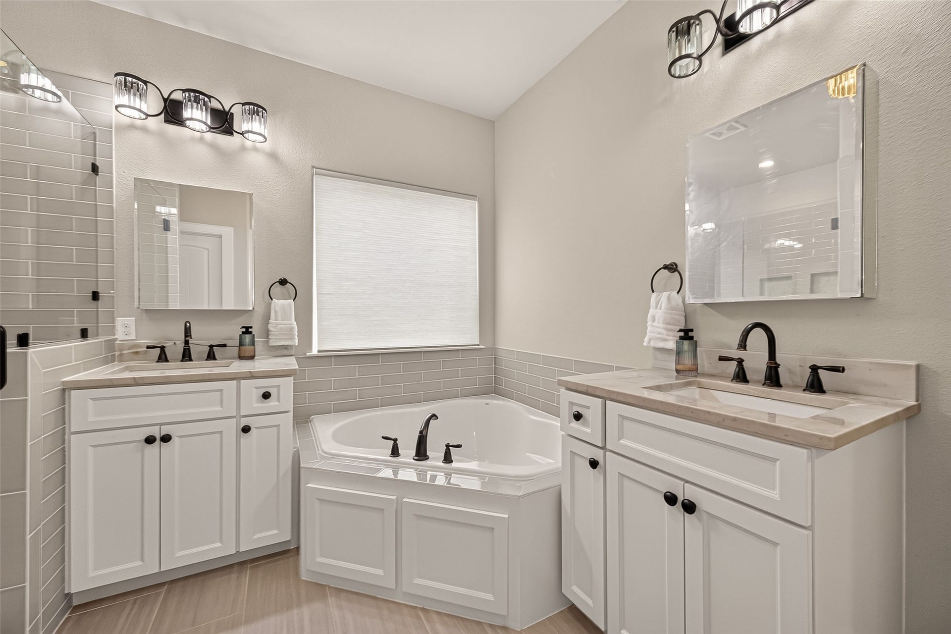 730 E 17th Street, Houston, TX 77008 730 E 17th Street, Houston, TX 77008
