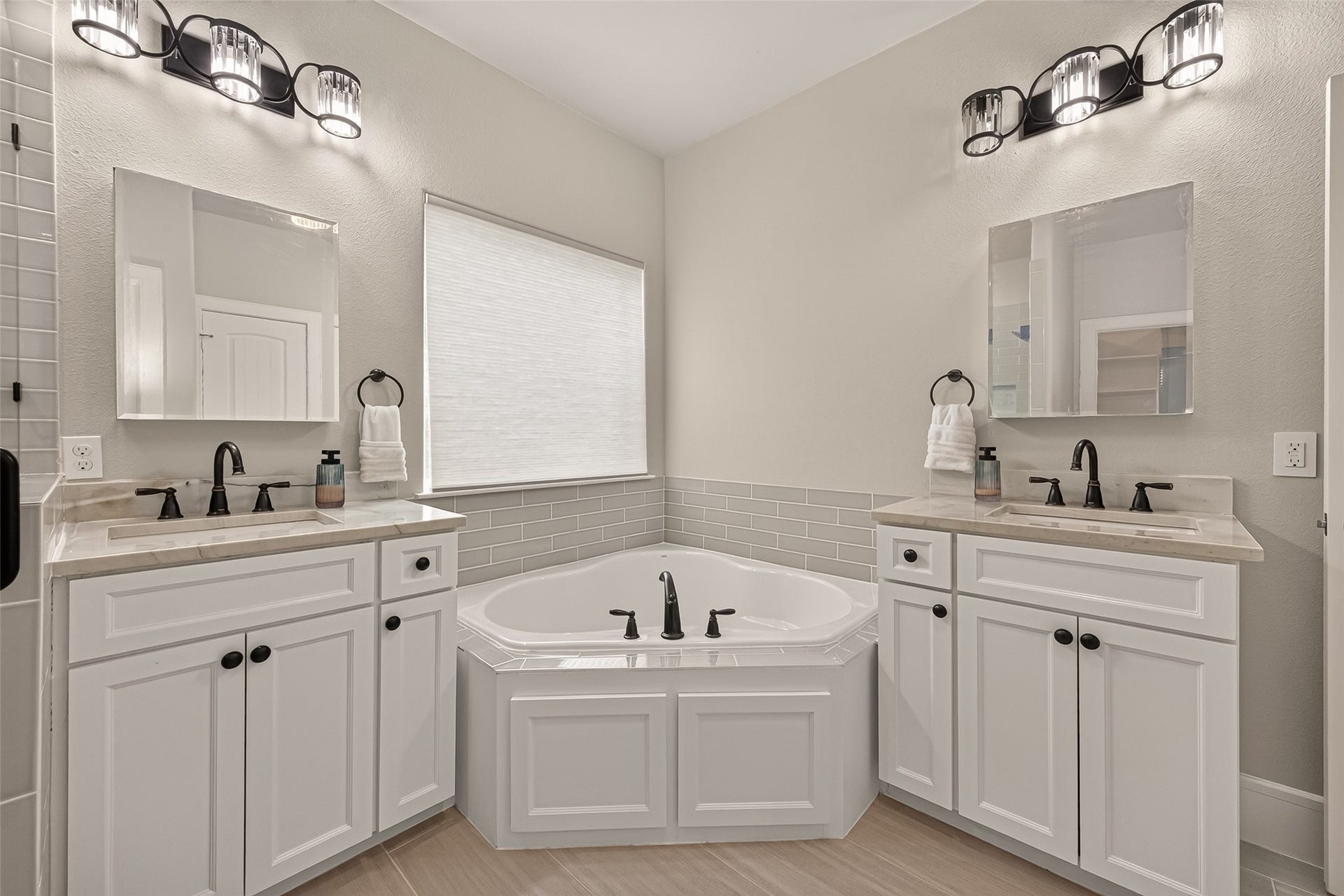 730 E 17th Street, Houston, TX 77008 730 E 17th Street, Houston, TX 77008