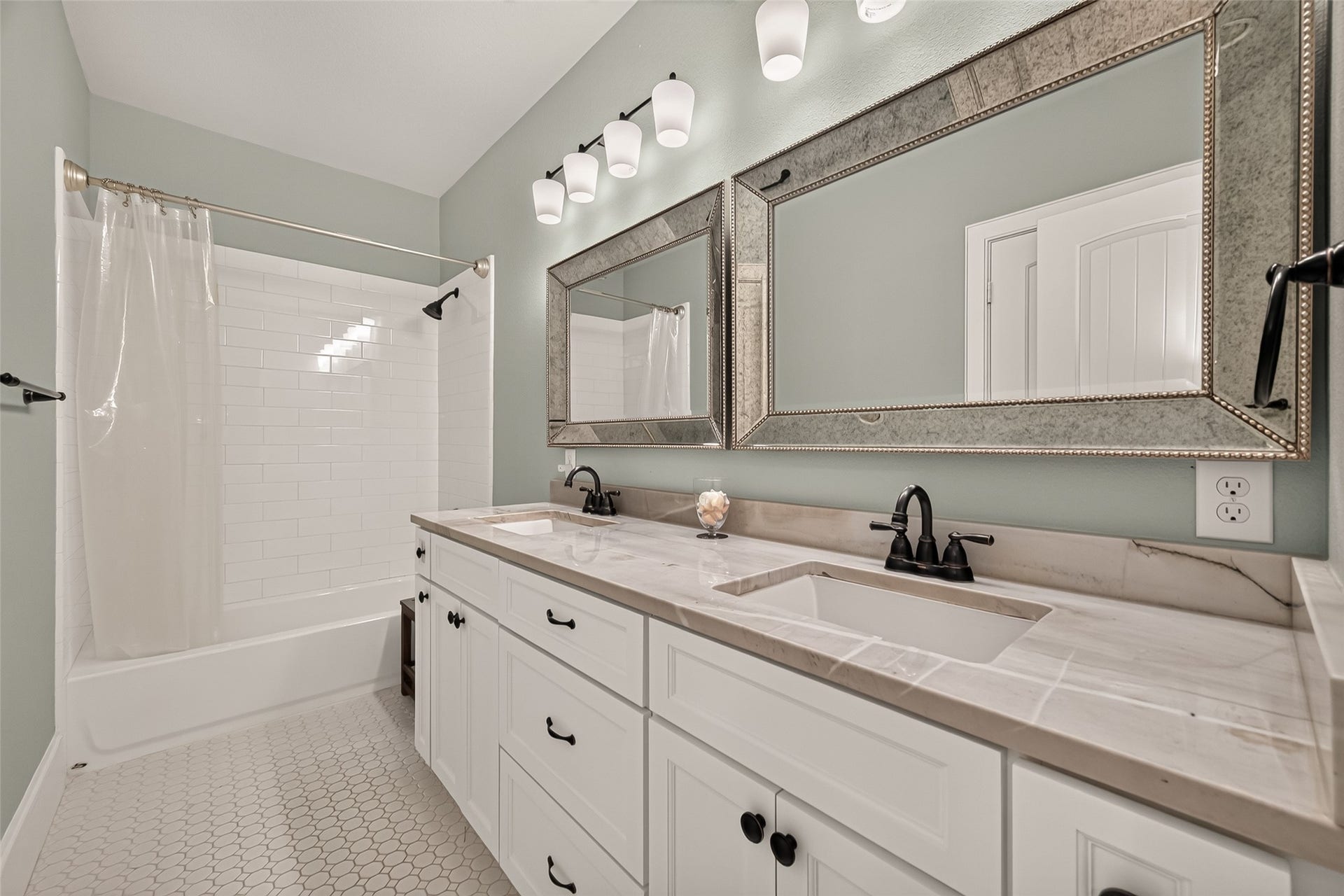 730 E 17th Street, Houston, TX 77008 730 E 17th Street, Houston, TX 77008
