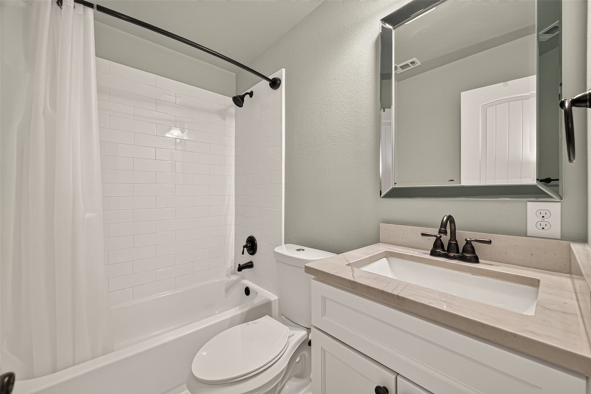 730 E 17th Street, Houston, TX 77008 730 E 17th Street, Houston, TX 77008