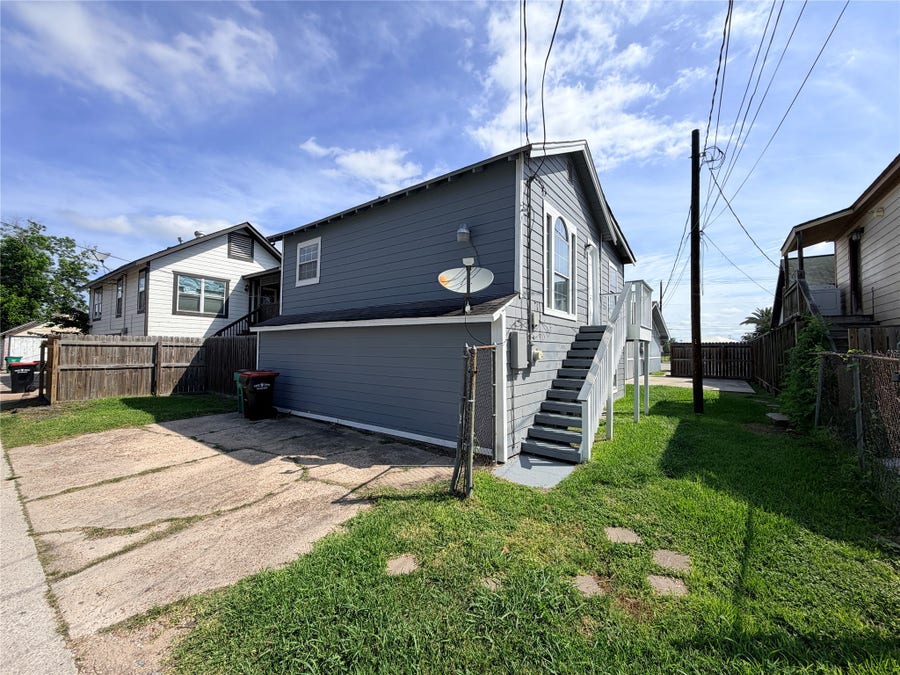 Property photo for 2809 1/2 Market Street, #B, Baytown, TX