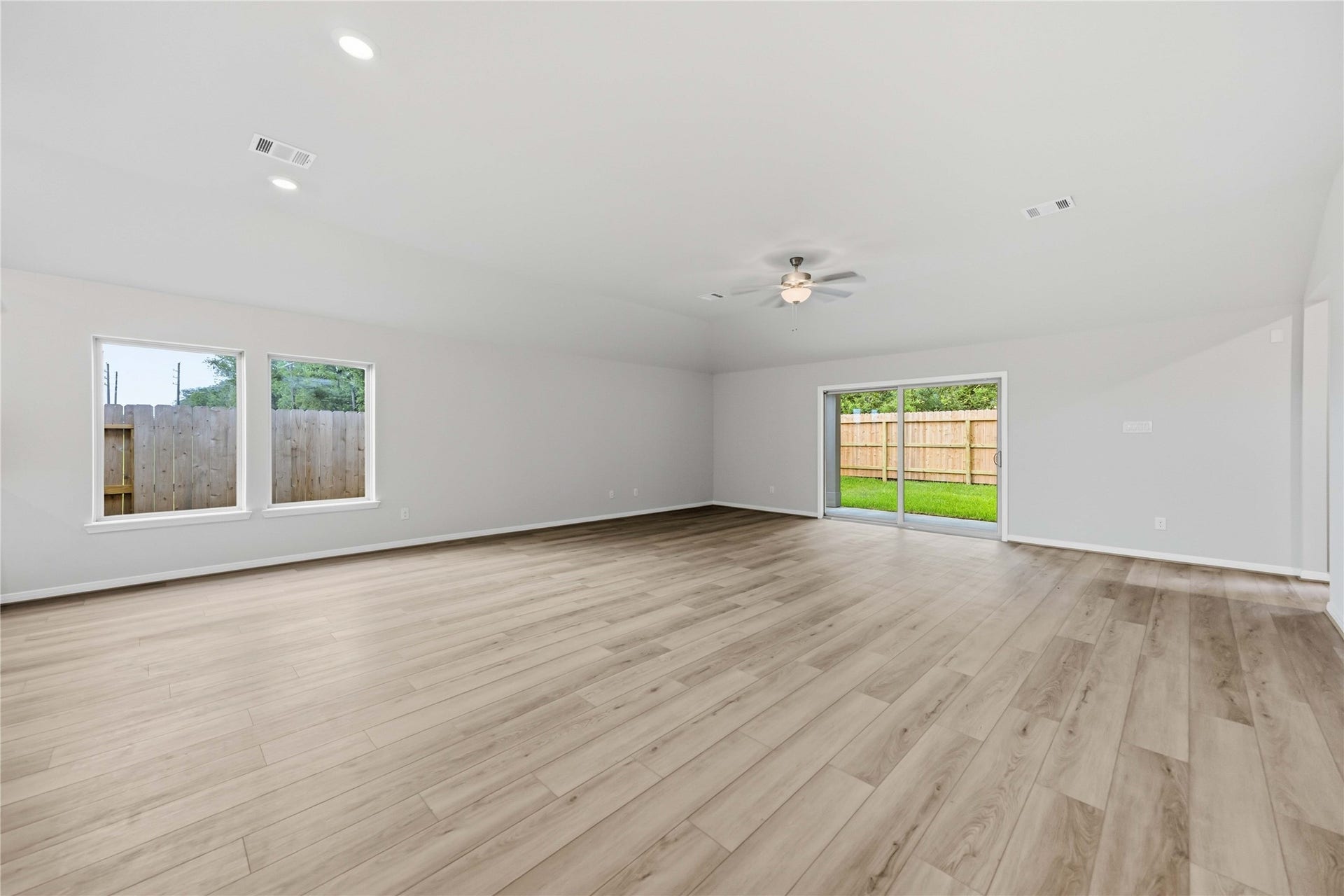 2902 River Juniper Lane, Crosby, TX 77532