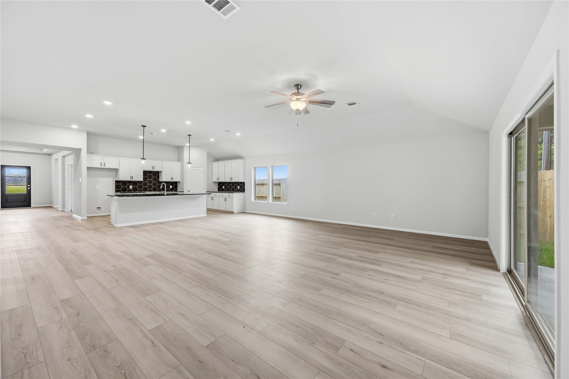 2902 River Juniper Lane, Crosby, TX 77532