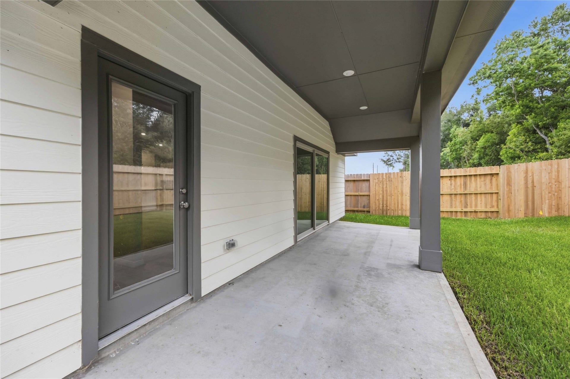 2902 River Juniper Lane, Crosby, TX 77532