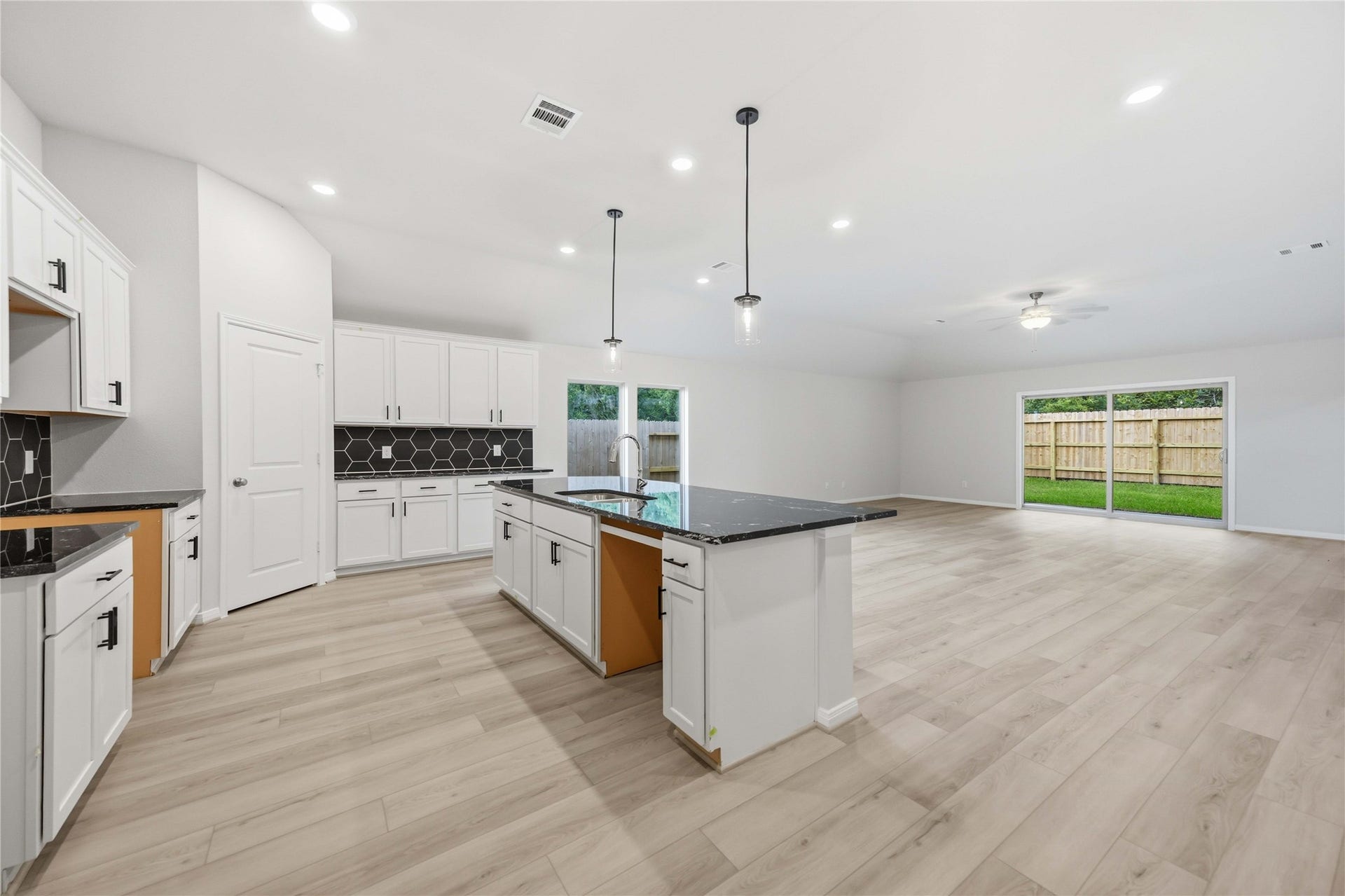 2902 River Juniper Lane, Crosby, TX 77532